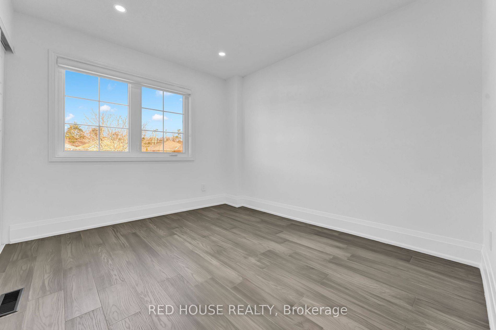 Oshawa, ON L1K 2E4,985 Sandcliff DR