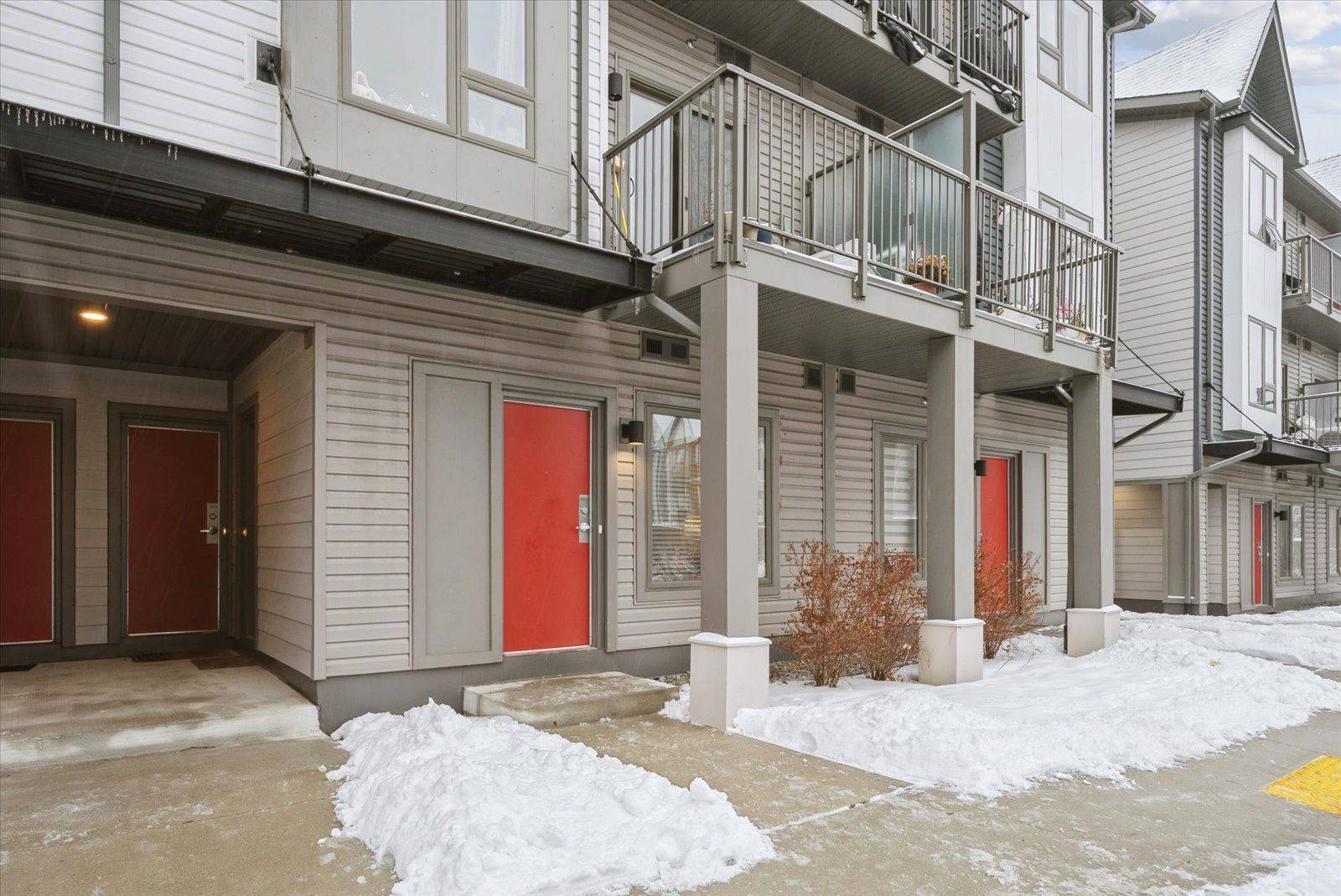 Pickering, ON L1X 0L5,2635 William Jackson DR #1013