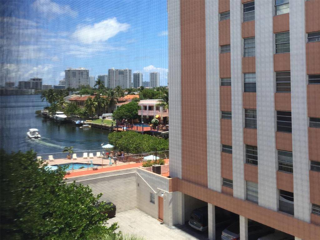 North Miami Beach, FL 33160,2821 NE 163rd St #5U