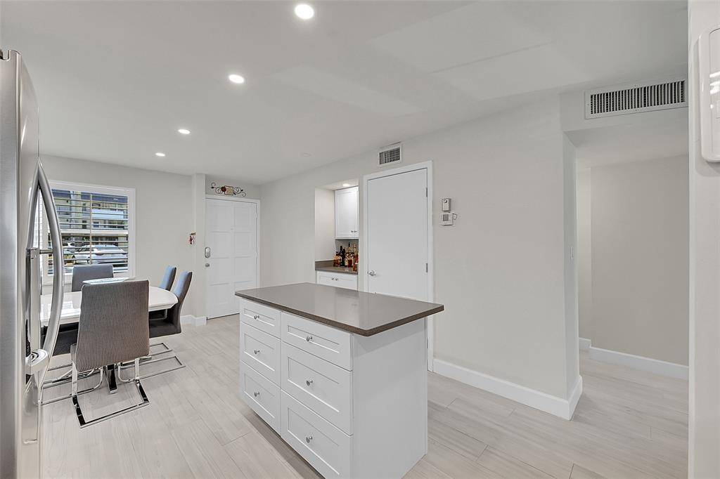 Pompano Beach, FL 33062,777 S Federal Hwy #E107