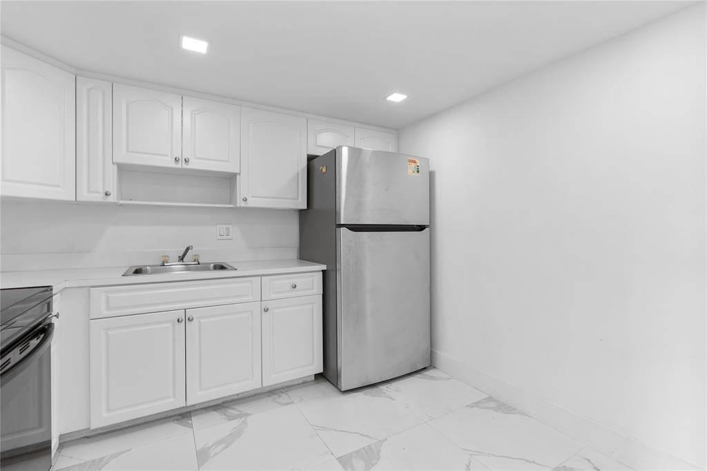 Lauderhill, FL 33319,4164 Inverrary Dr #412