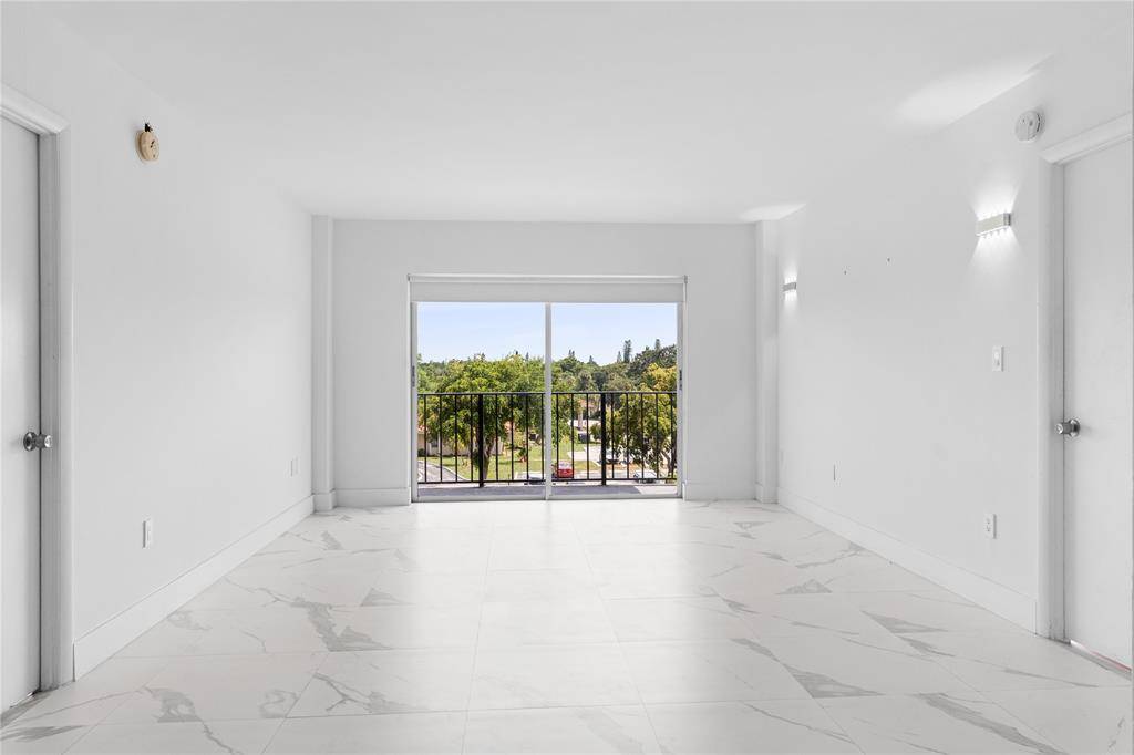 Lauderhill, FL 33319,4164 Inverrary Dr #412