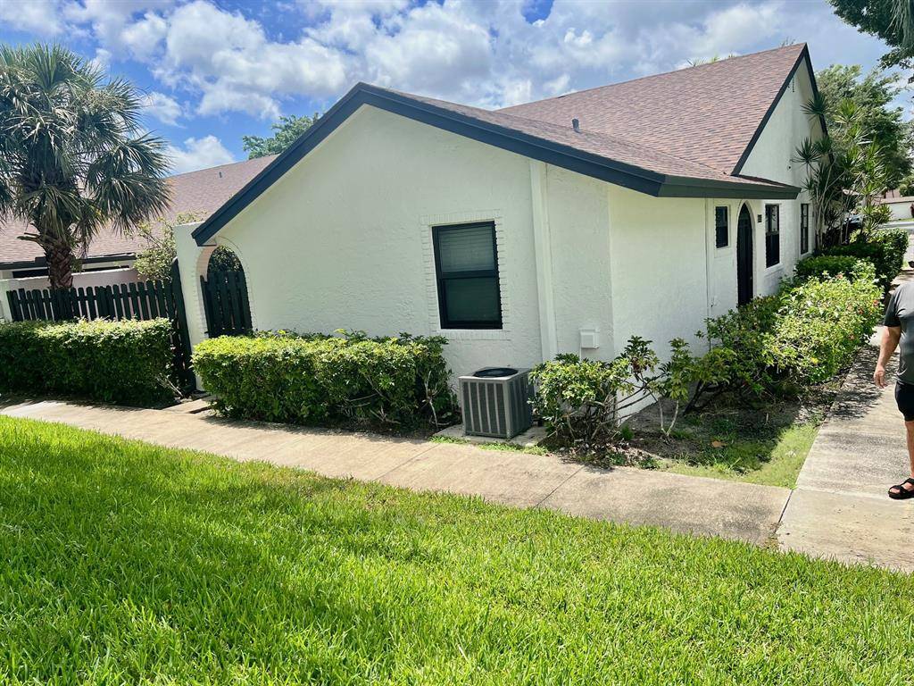 Boca Raton, FL 33433,8951 SW 19th St #B