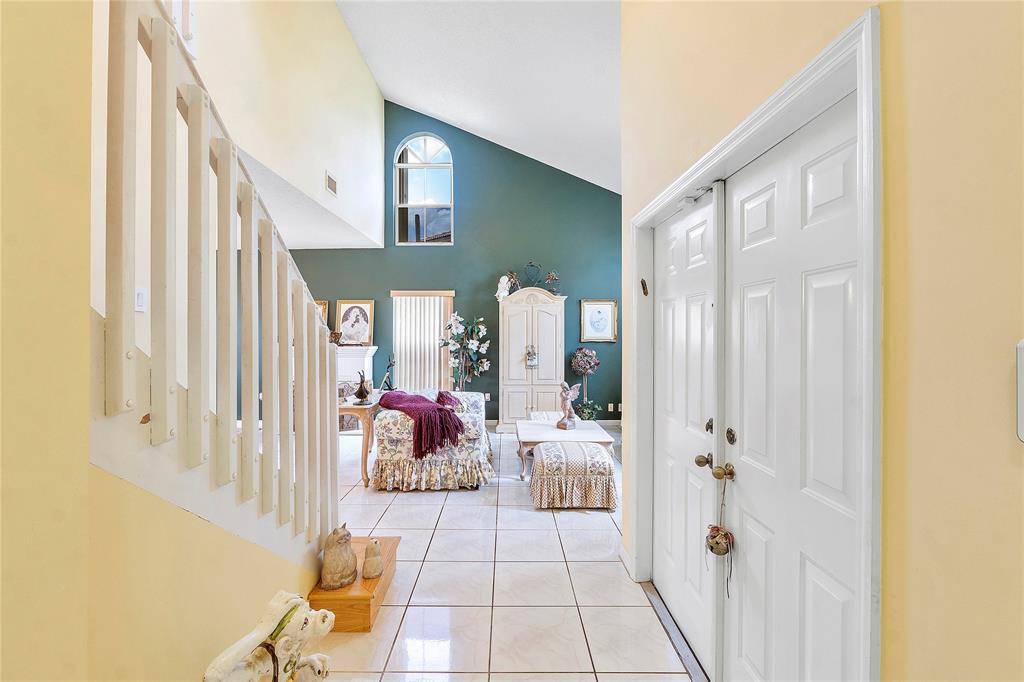 Davie, FL 33325,466 E Royal Cove Cir