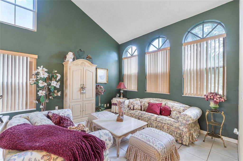 Davie, FL 33325,466 E Royal Cove Cir