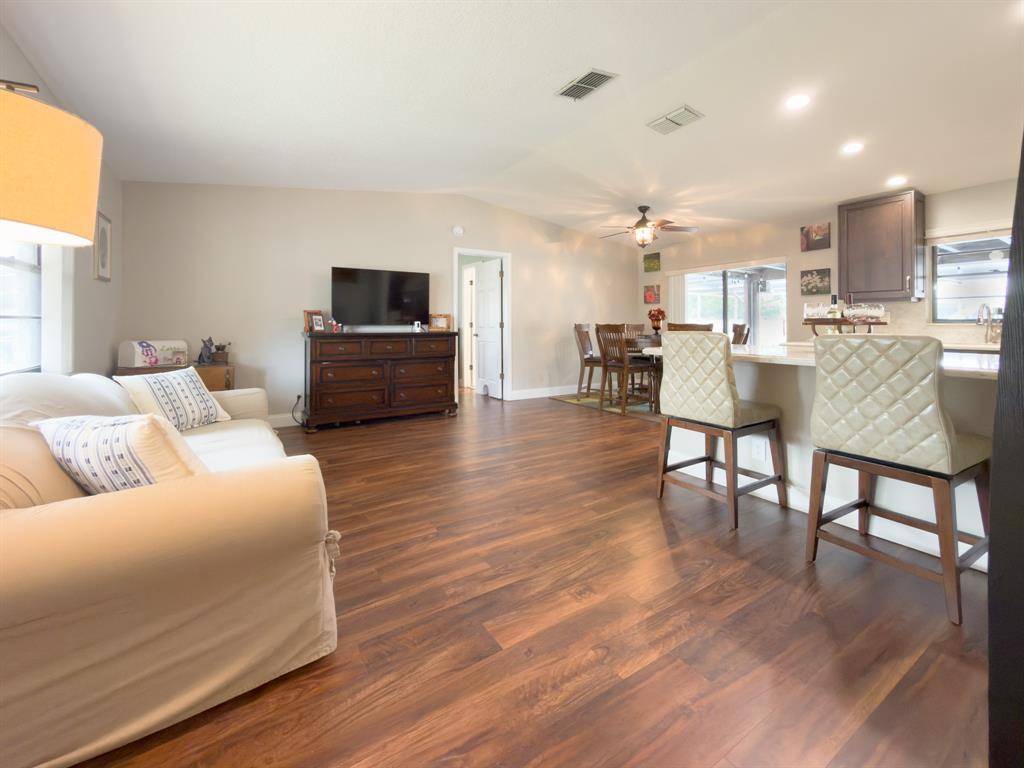 Margate, FL 33068,4941 SW 10th St