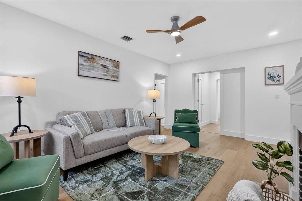 Miami Springs, FL 33166,631 Curtiss Pkwy