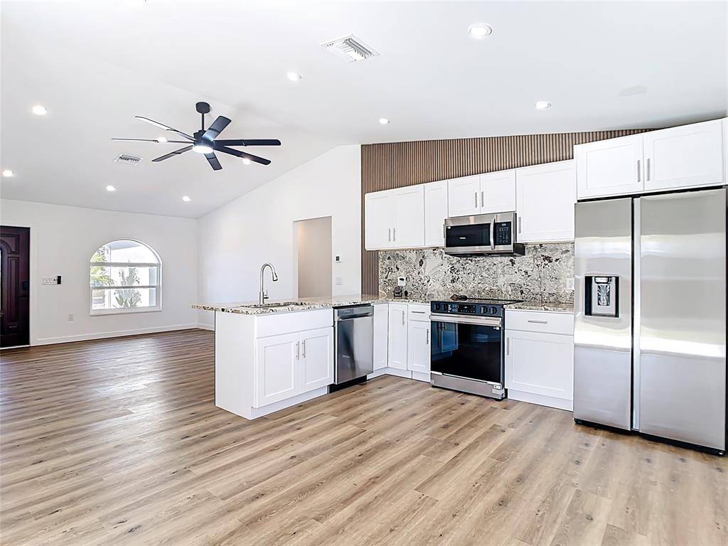 Venice, FL 34293,2565 Englewood Rd