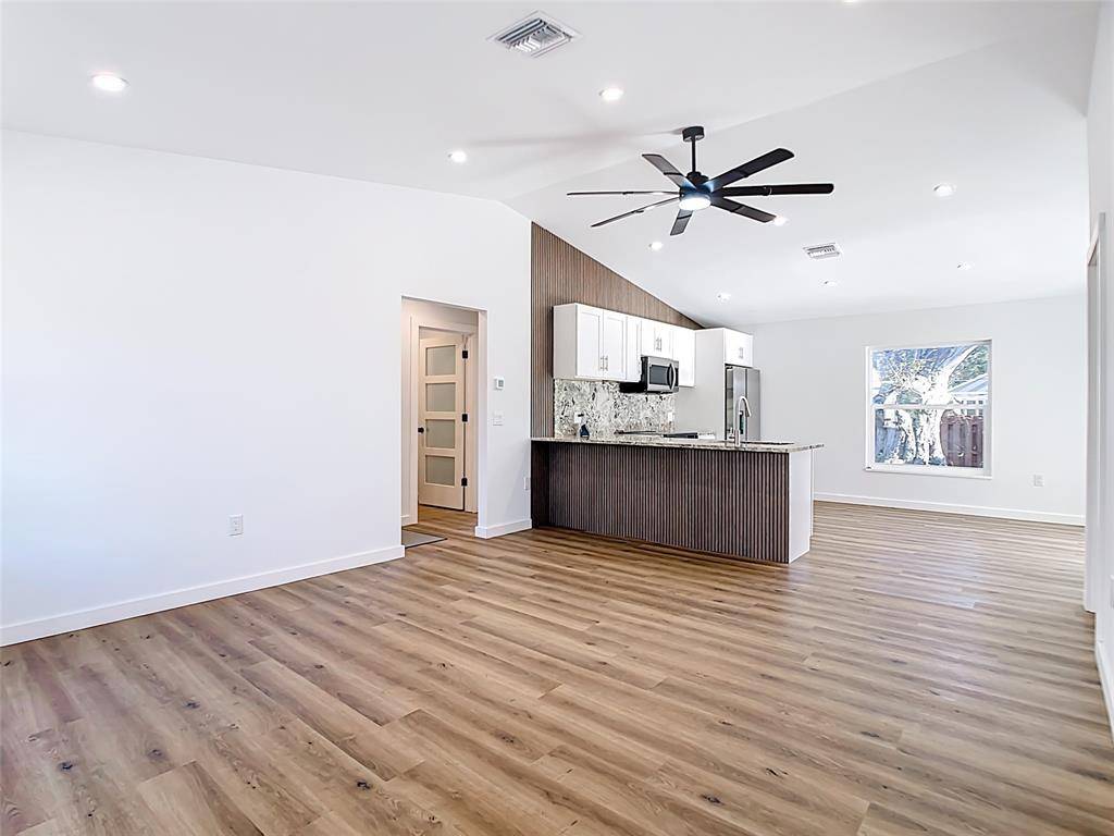 Venice, FL 34293,2565 Englewood Rd