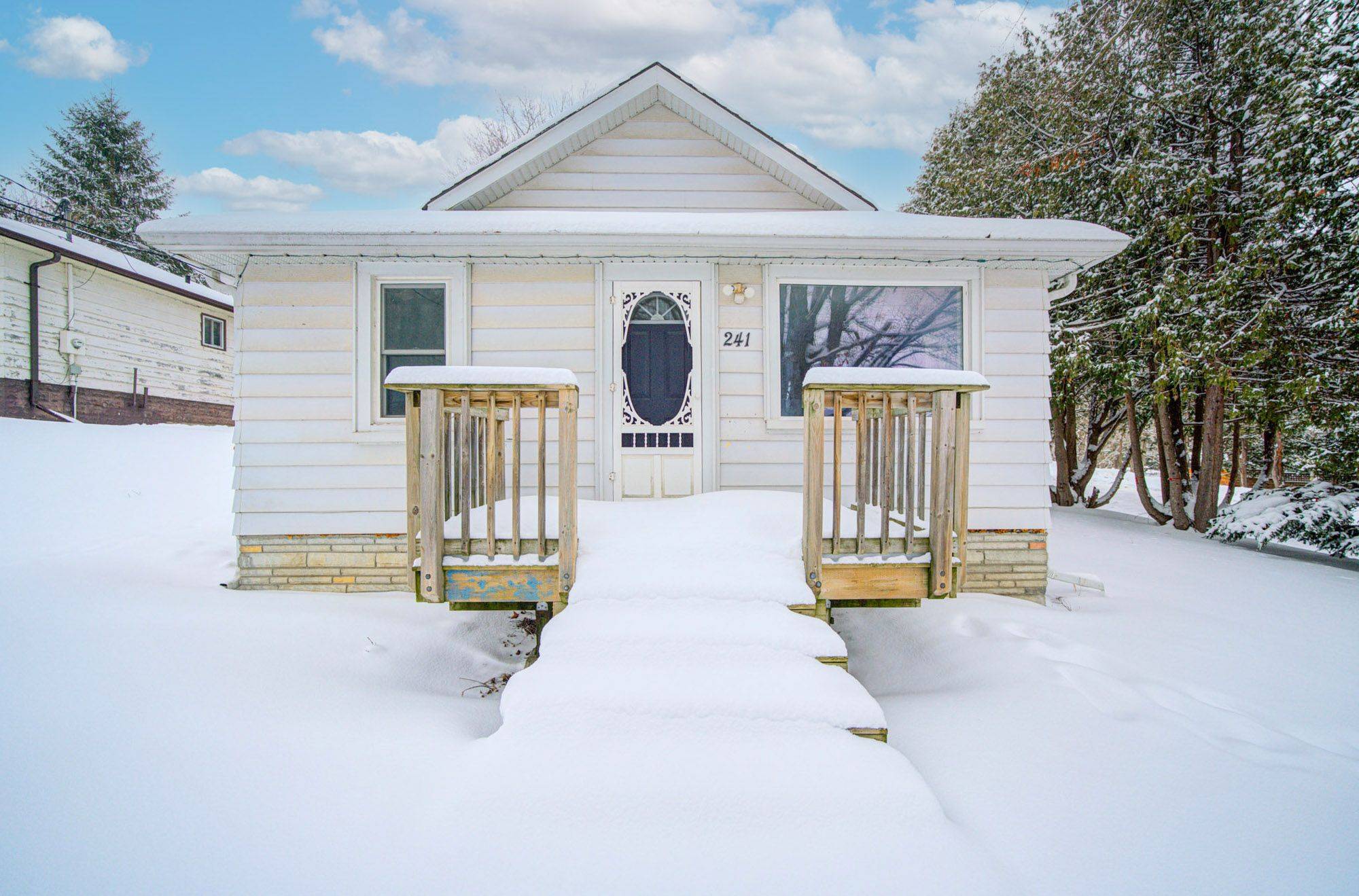 Georgina, ON L4P 2X1,241 Glenwoods AVE