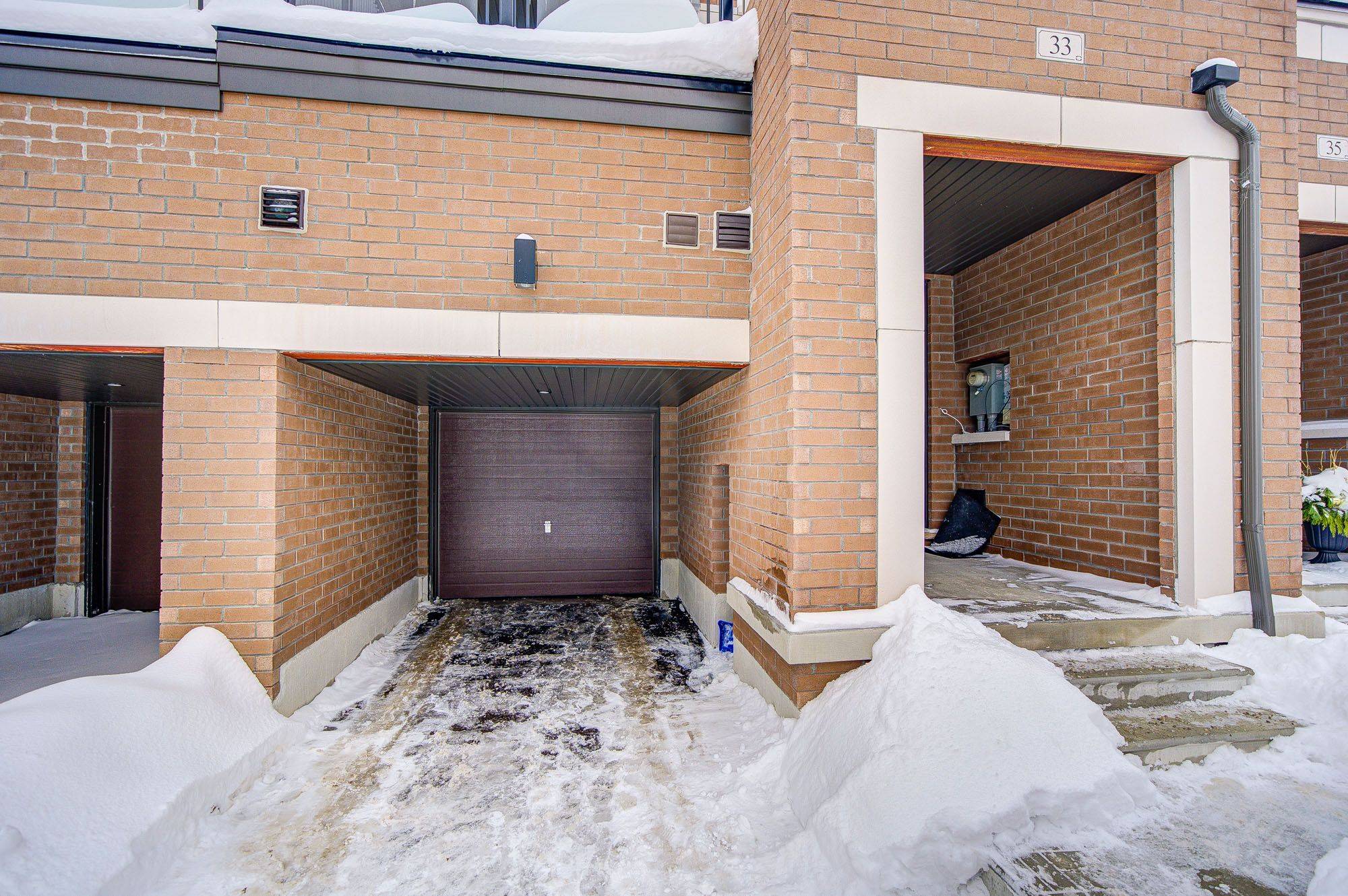 Barrie, ON L9J 0M3,33 Bluebird LN