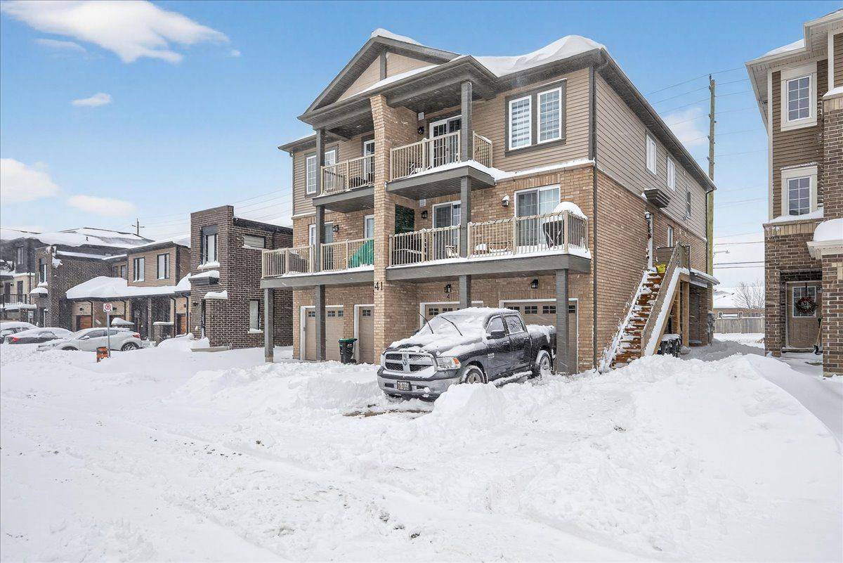 Barrie, ON L9J 0C2,41 Pumpkin Corner CRES #4