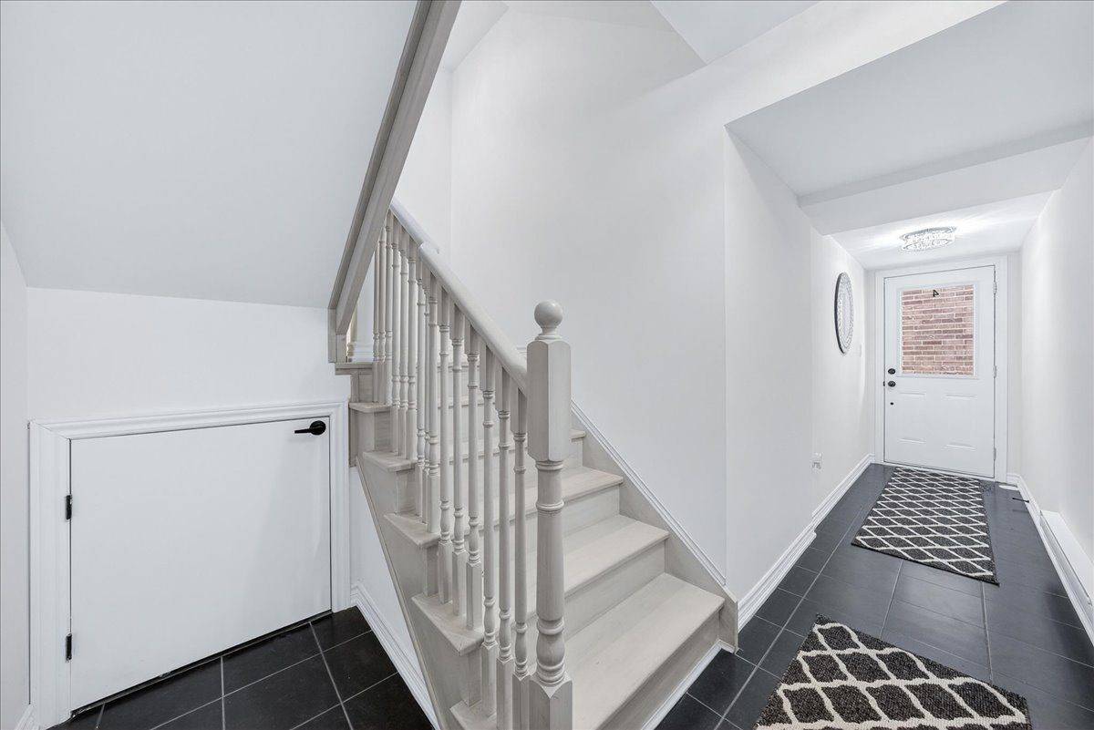 Barrie, ON L9J 0C2,41 Pumpkin Corner CRES #4