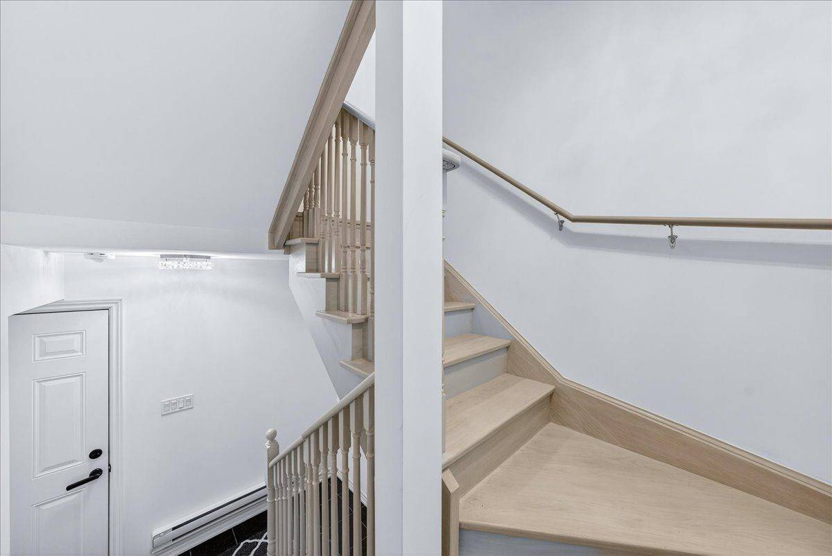 Barrie, ON L9J 0C2,41 Pumpkin Corner CRES #4