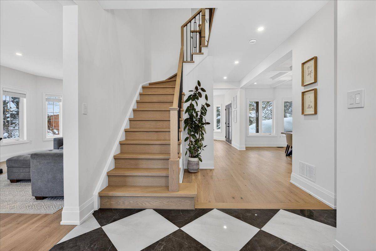 Springwater, ON L9X 0J4,2 Forest Hill DR