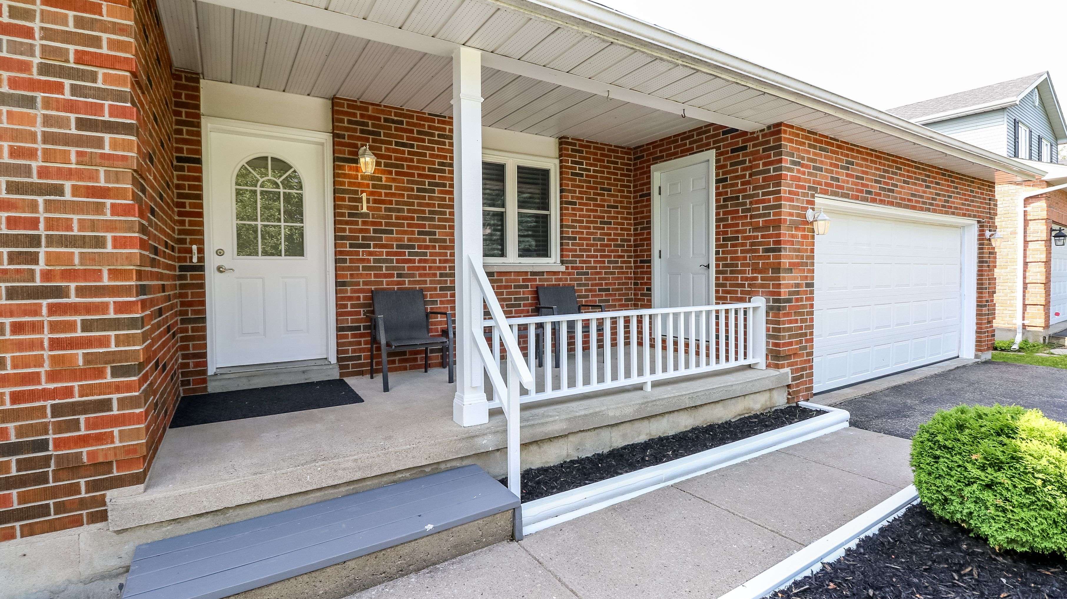 Orillia, ON L3V 7G6,1 Mariposa DR