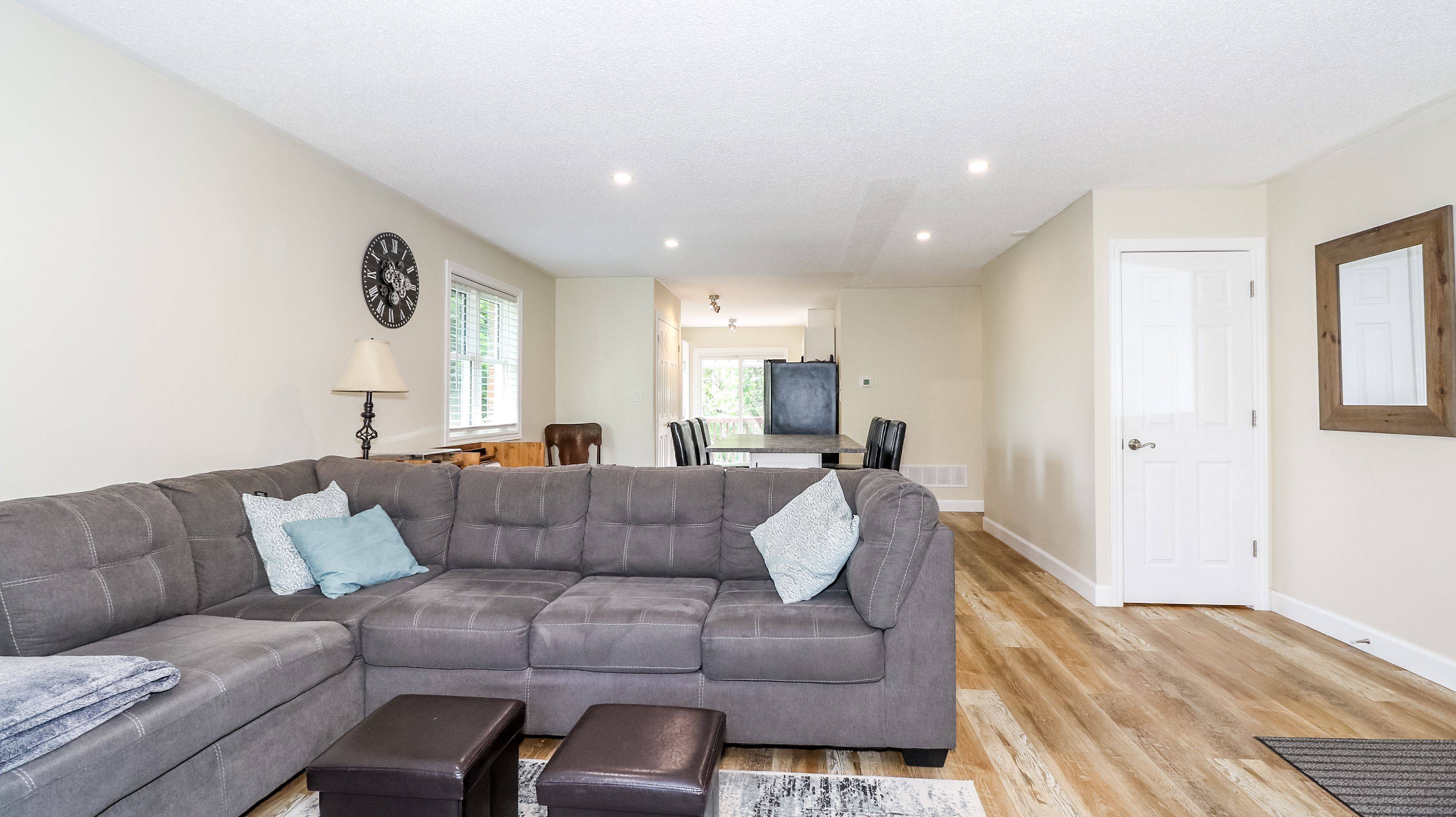 Orillia, ON L3V 7G6,1 Mariposa DR