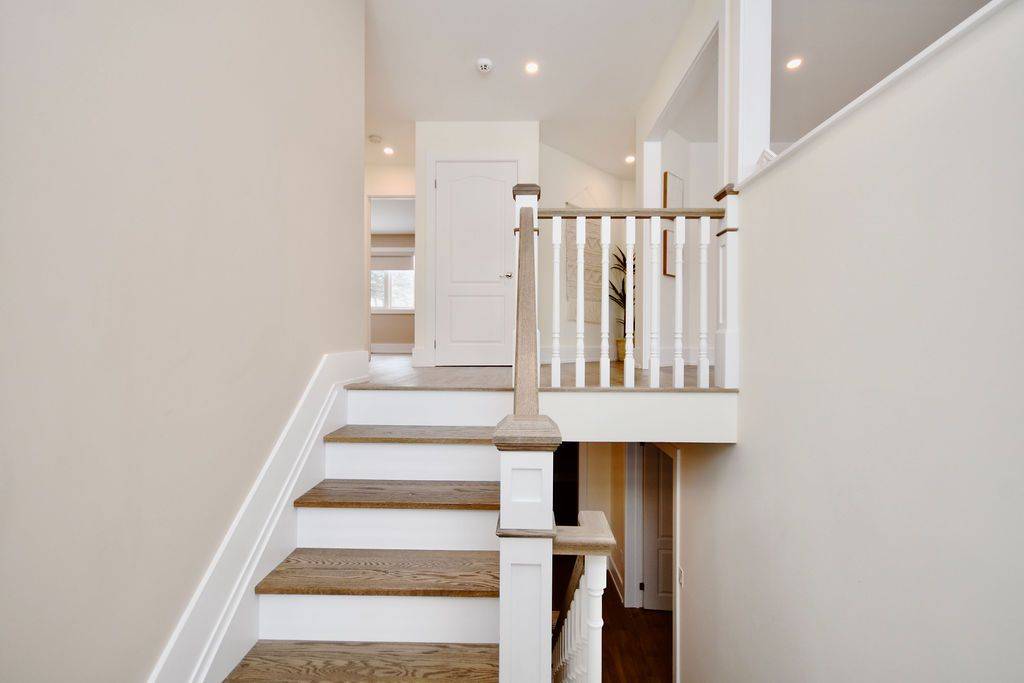 Severn, ON L3V 6H4,1348 Hawk Ridge CRES