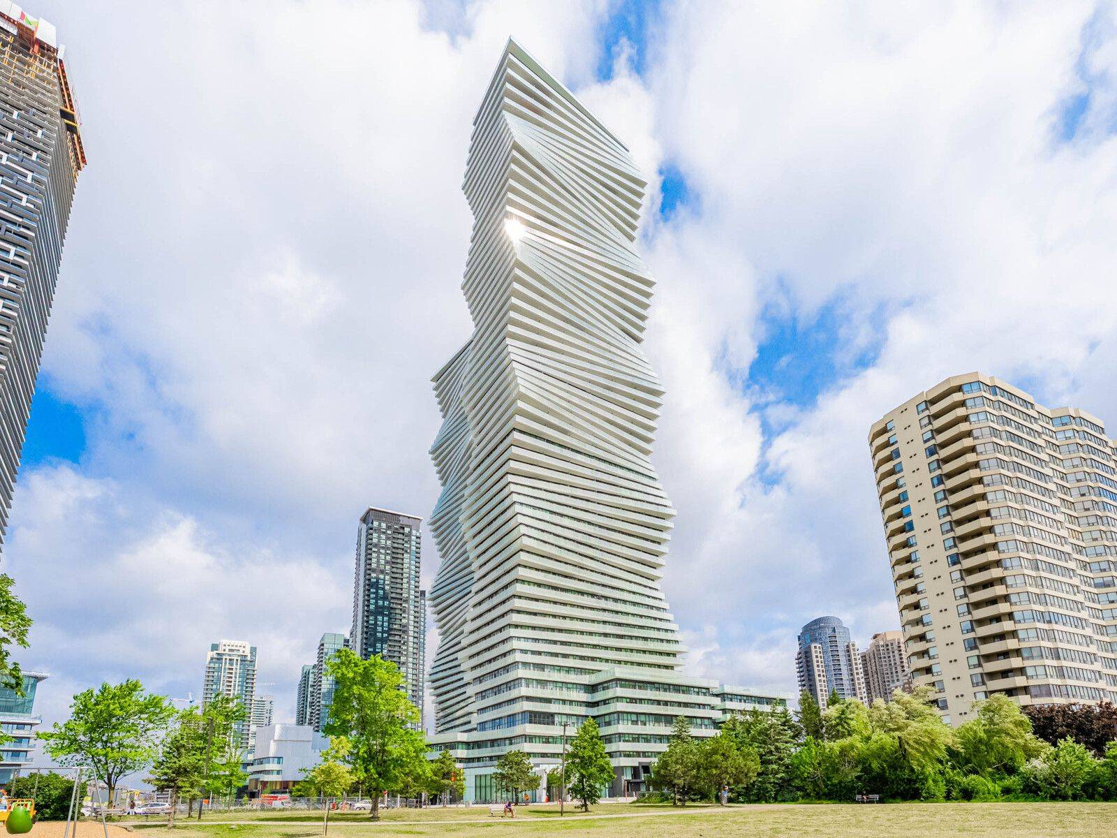 Mississauga, ON L5B 0M4,407 Webb DR #TH 12