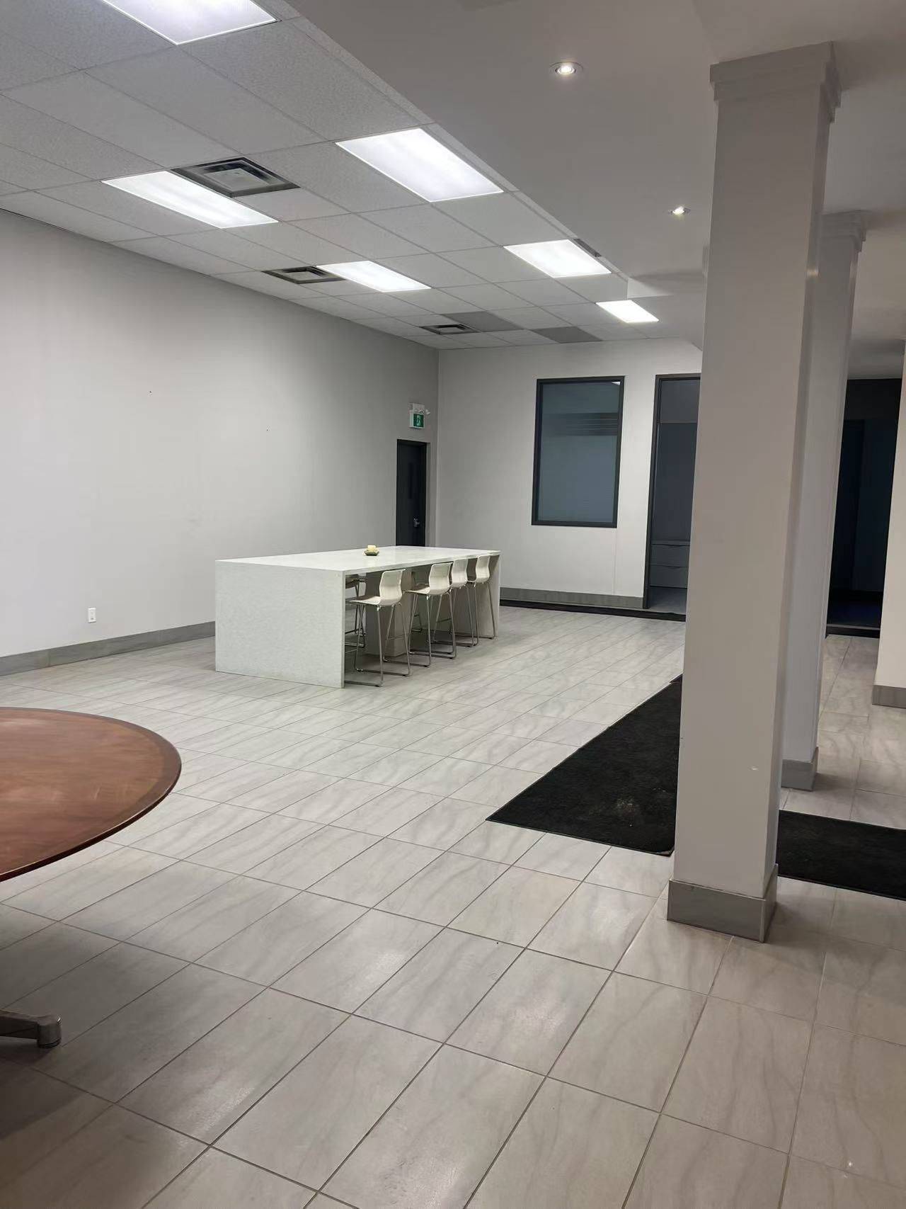 25 Vanley CRES #2A, Toronto W05, ON M3J 2B7