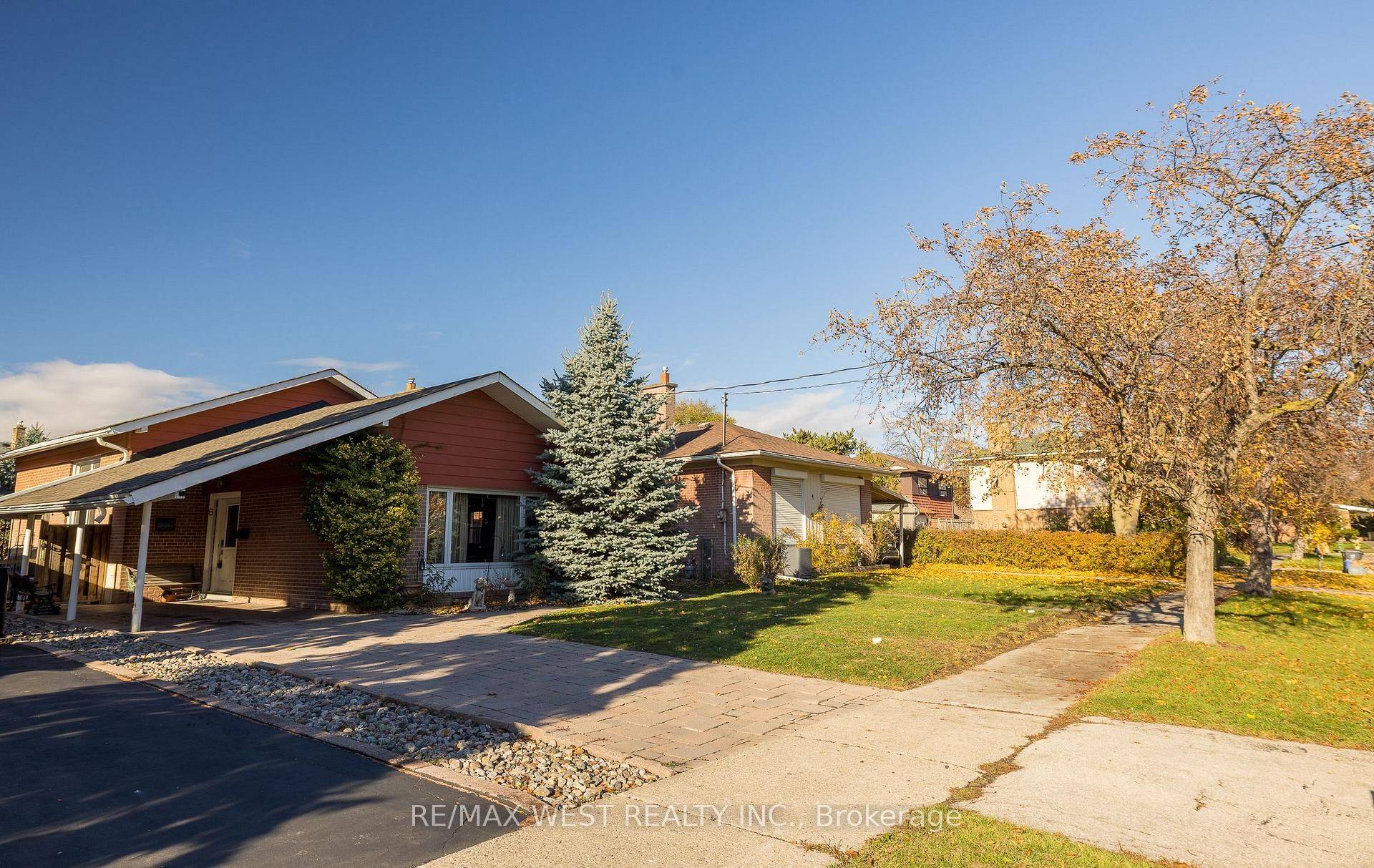 Toronto W10, ON M9N 4E4,6 Lagos RD