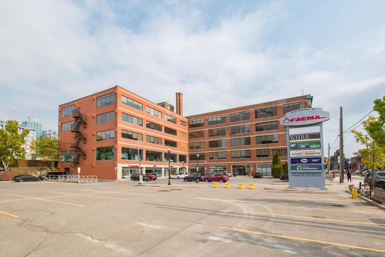 Toronto W02, ON M6G 1Z6,672 Dupont ST #403