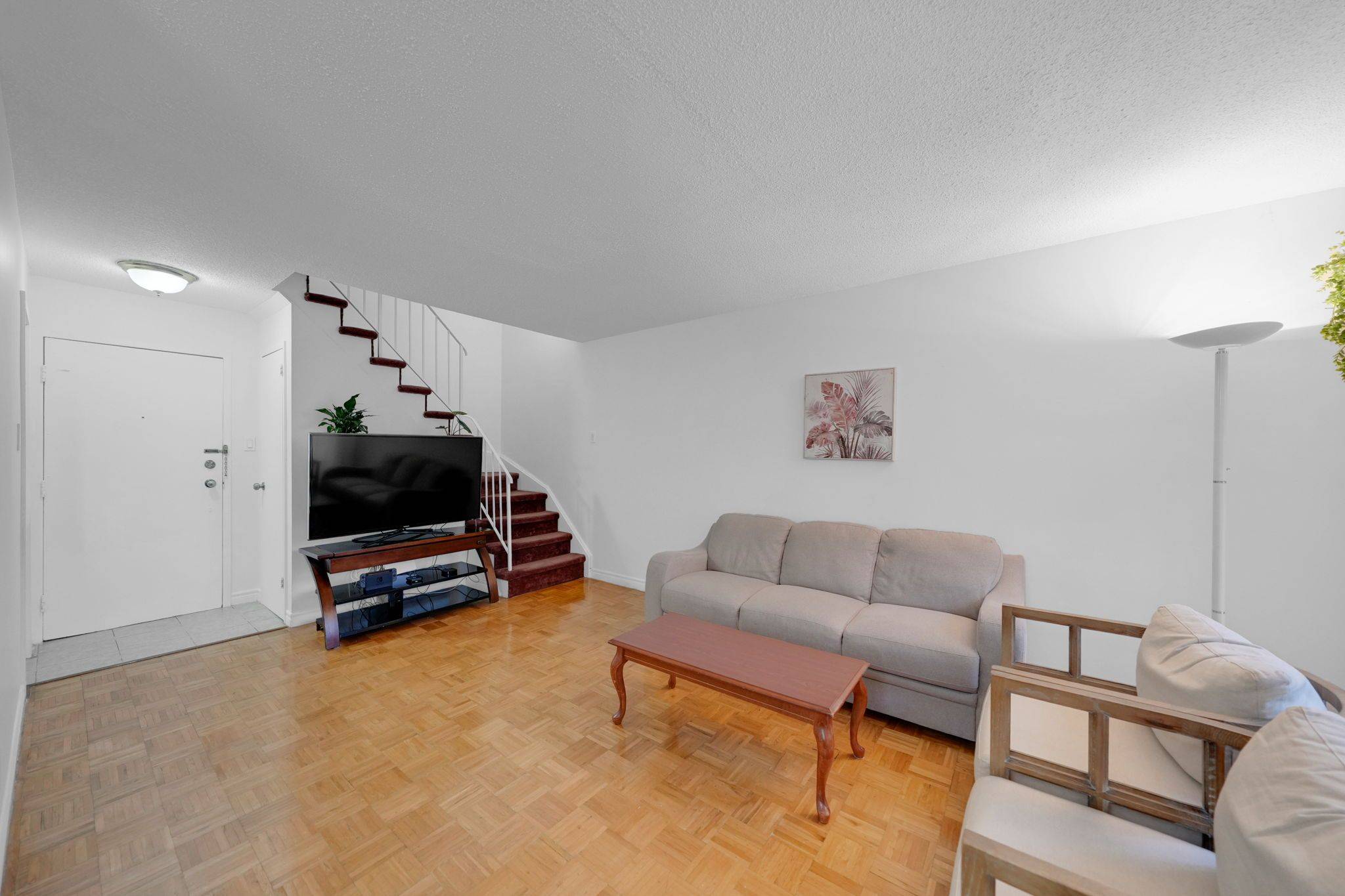 Mississauga, ON L5K 2C8,2095 Roche CT #209