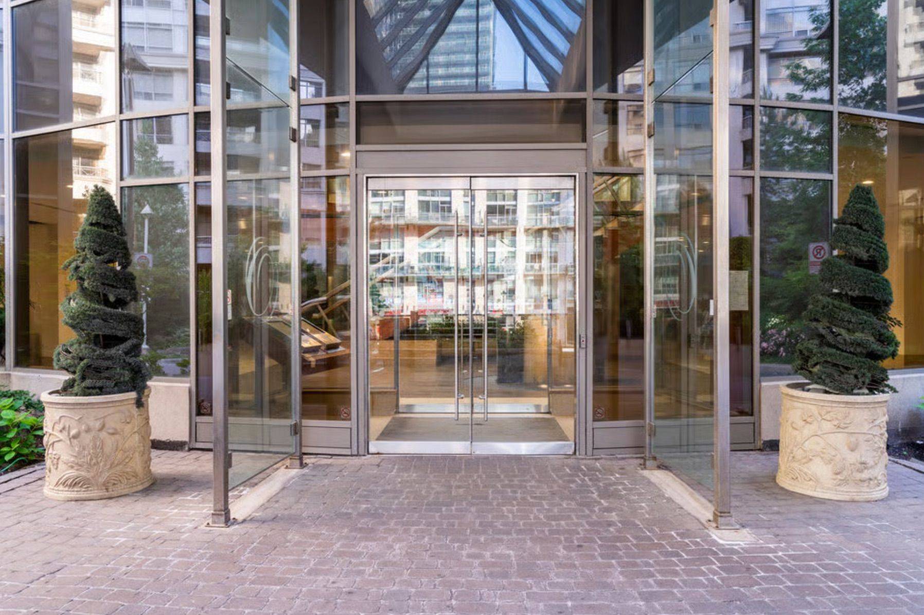 Mississauga, ON L5B 4P5,3888 Duke of York BLVD #1820