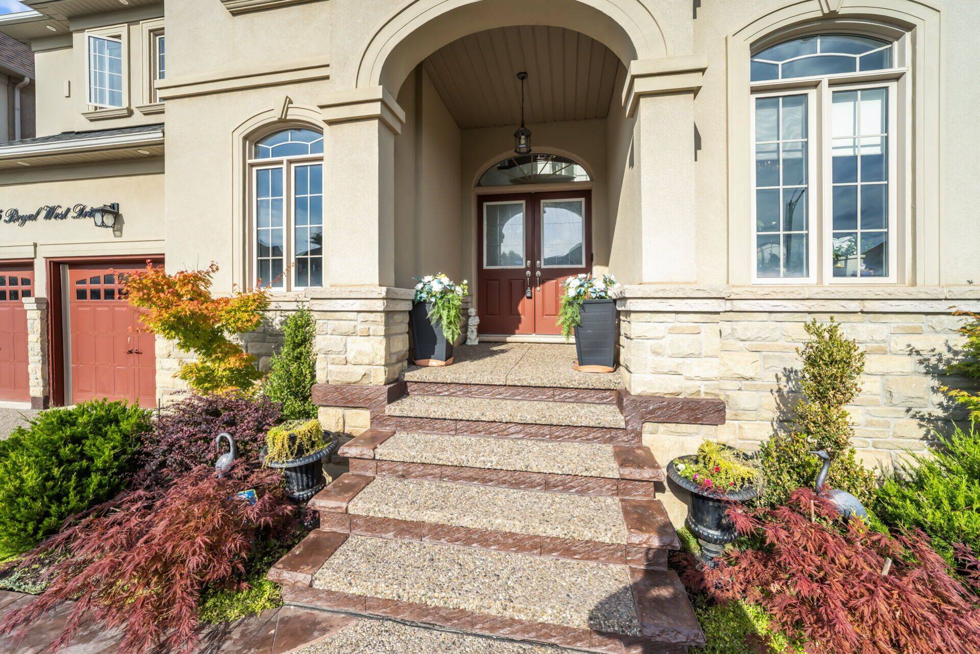 Brampton, ON L6X 0V6,105 Royal West DR