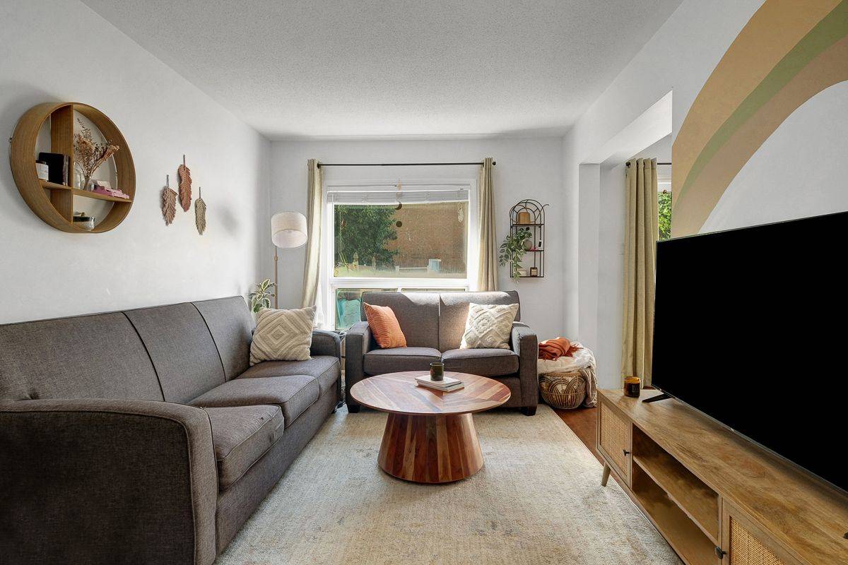 South Of Baseline To Knoxdale, ON K2G 6C6,4 Thornbury CRES