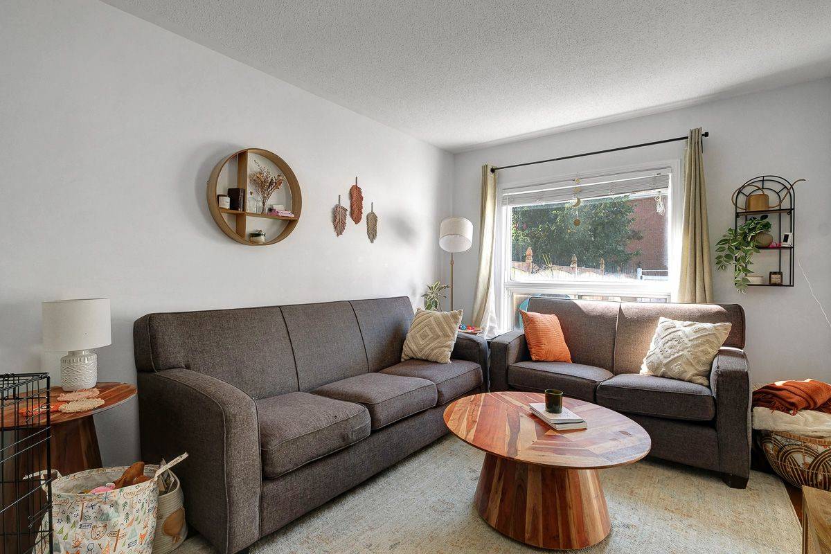 South Of Baseline To Knoxdale, ON K2G 6C6,4 Thornbury CRES