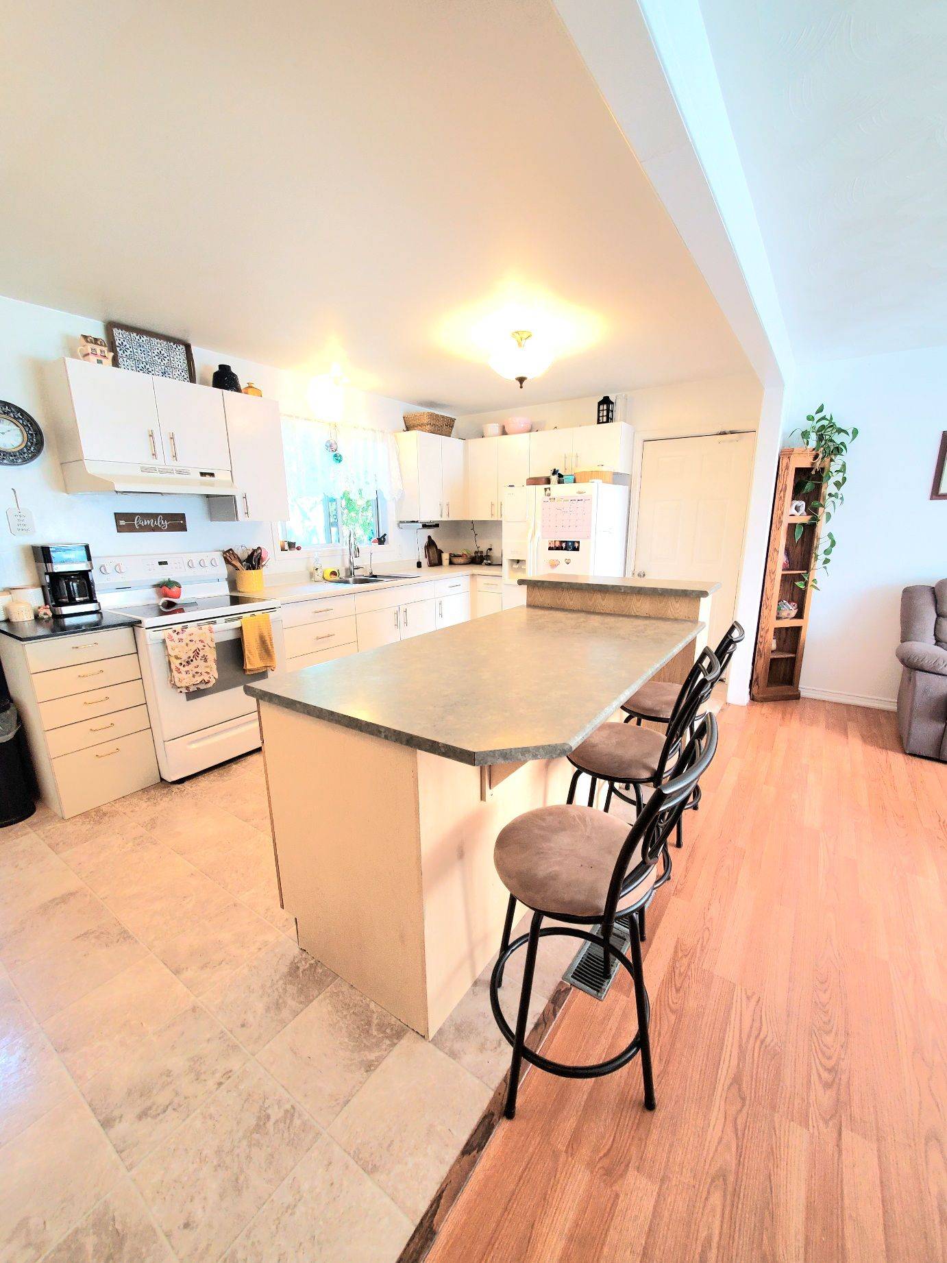 Norfolk, ON N4B 2W4,5 Rosemarie BLVD