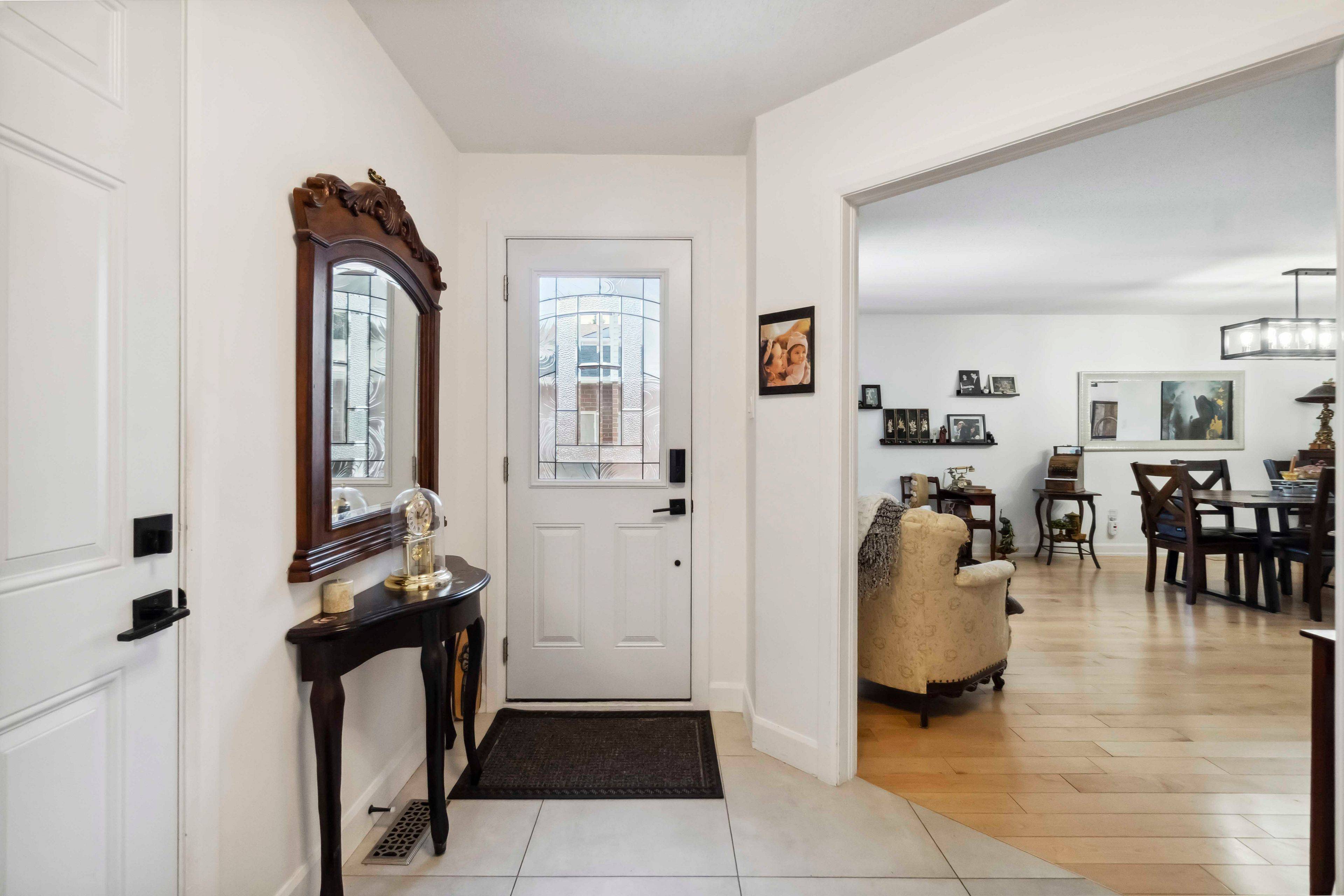 Orleans - Cumberland And Area, ON K1E 3T6,2092 Legrand CRES