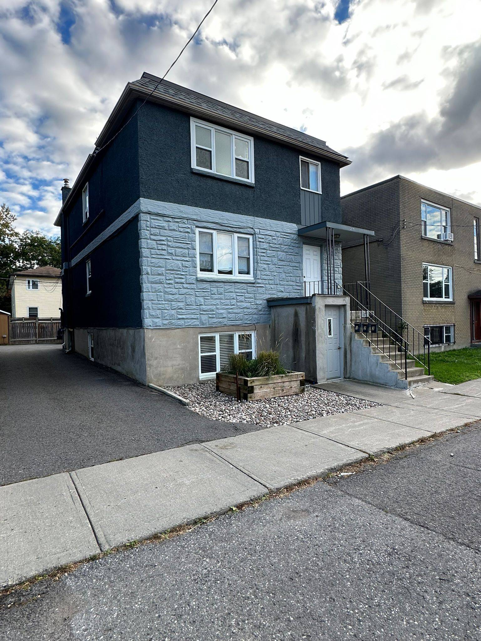 Vanier And Kingsview Park, ON K1L 5X8,214 CARILLON ST