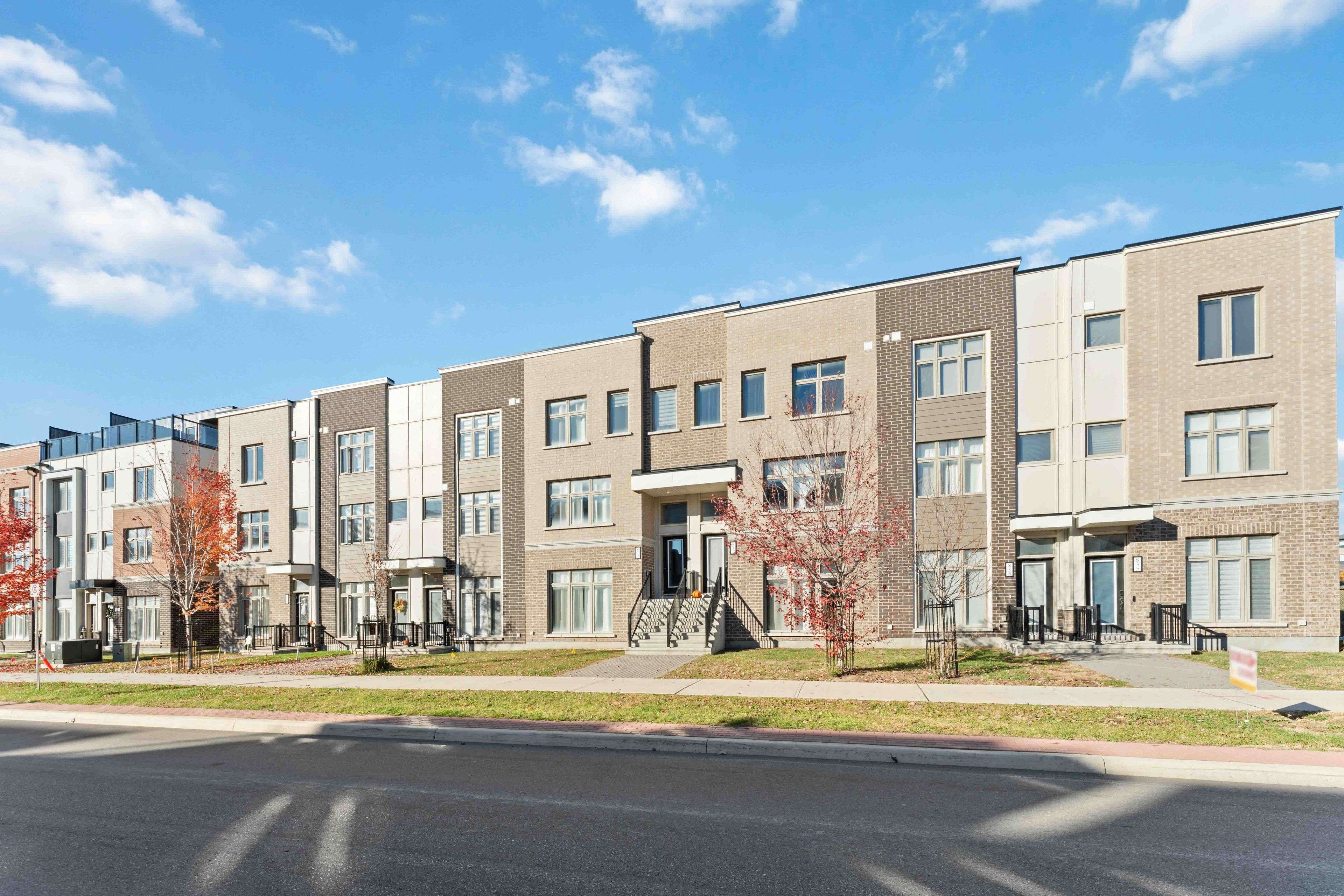 Manor Park - Cardinal Glen And Area, ON K1K 4Z9,829 Mikinak RD