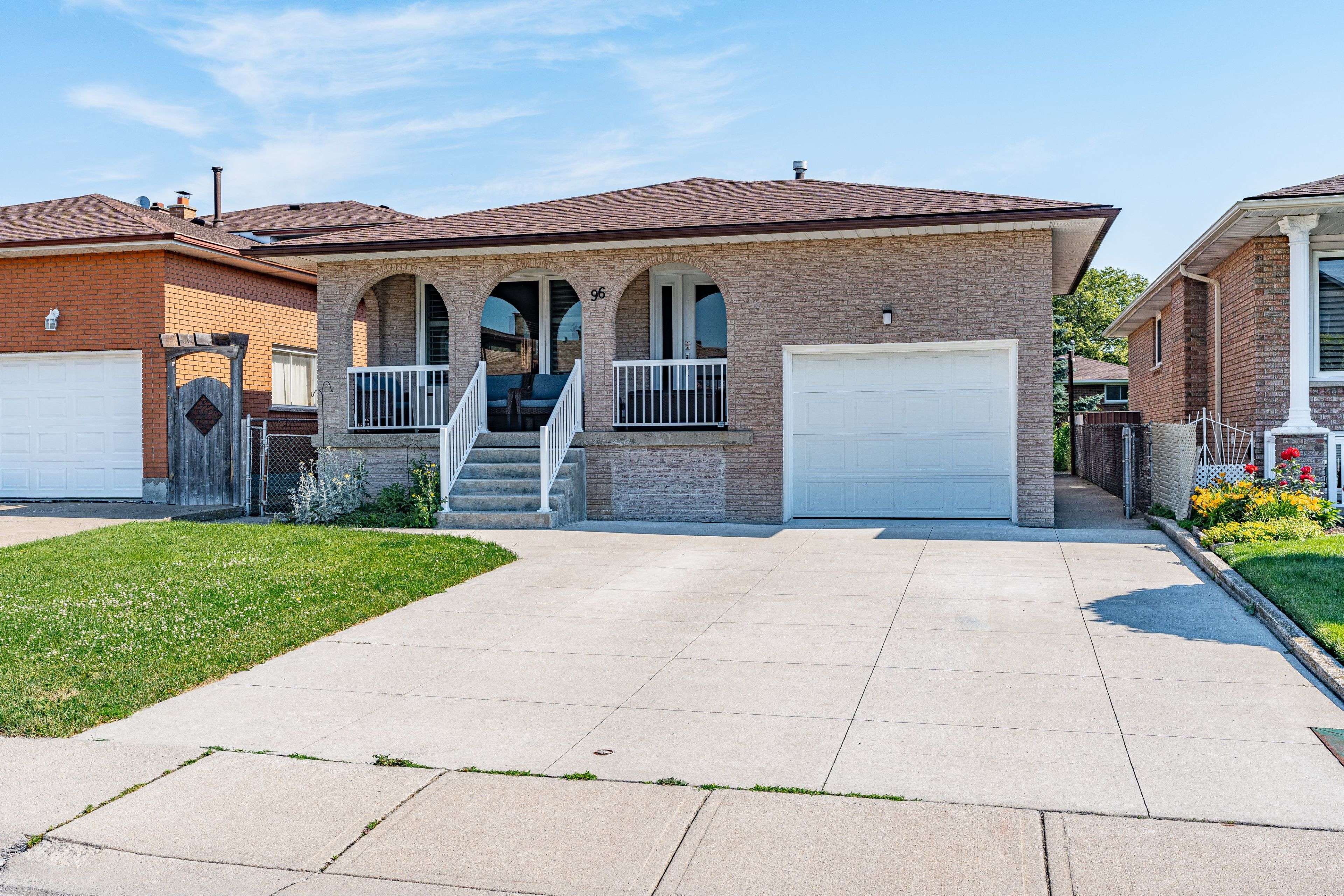 Hamilton, ON L8T 4Y1,96 Summerlea DR #1