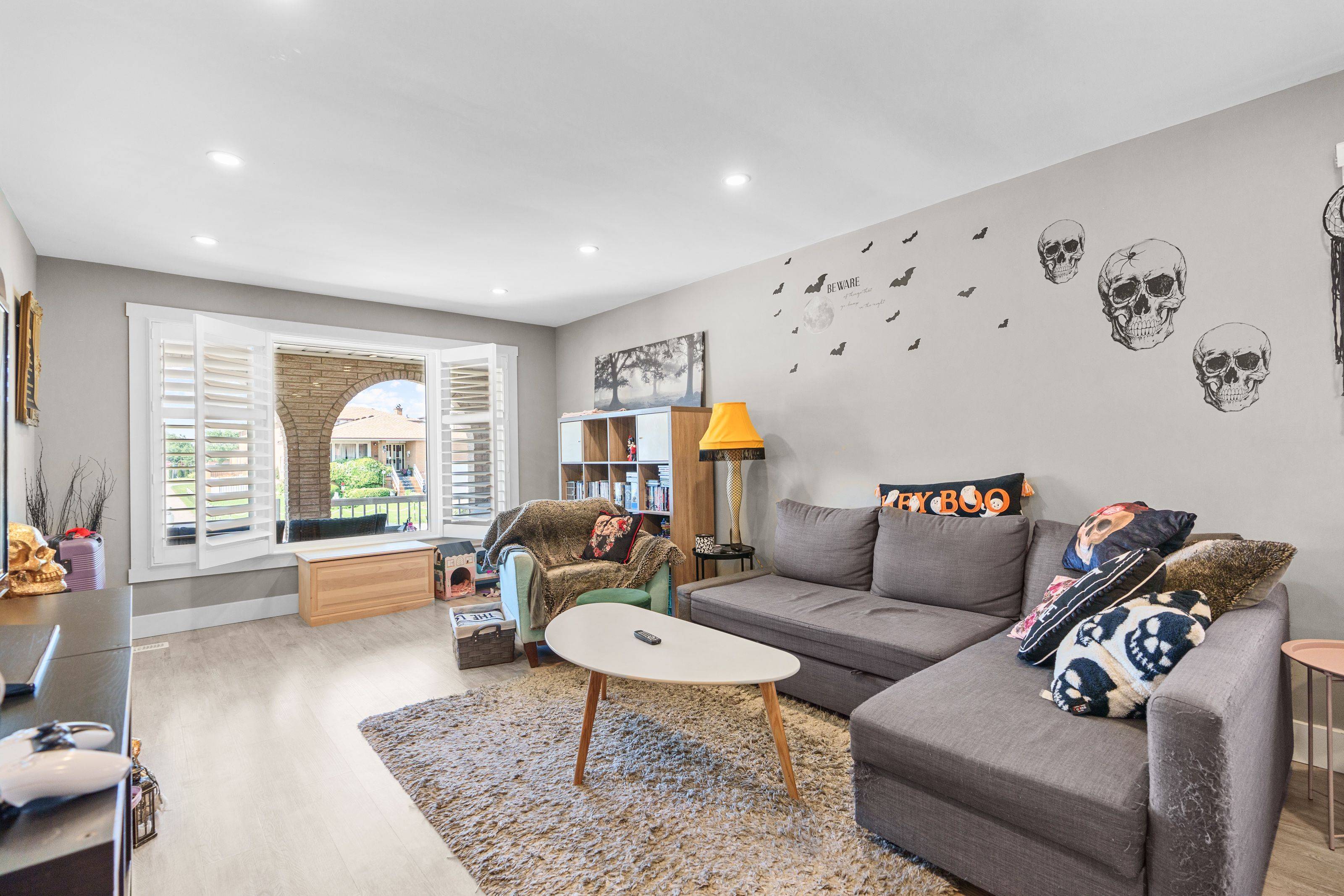 Hamilton, ON L8T 4Y1,96 Summerlea DR #1