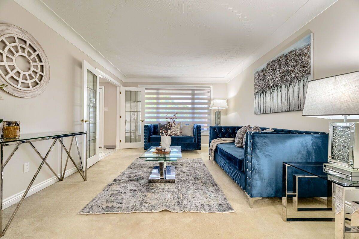 Hamilton, ON L8E 4T3,16 Vogue CT