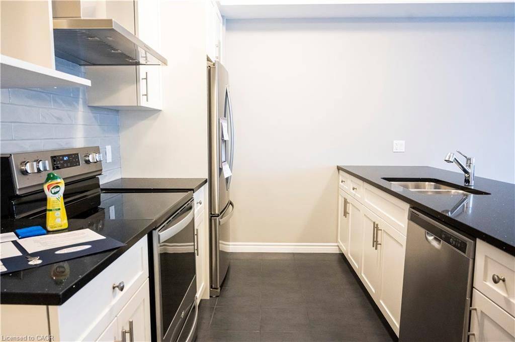 Kitchener, ON N2R 0S8,142 Oat LN