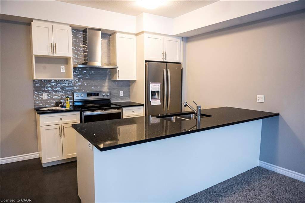 Kitchener, ON N2R 0S8,142 Oat LN