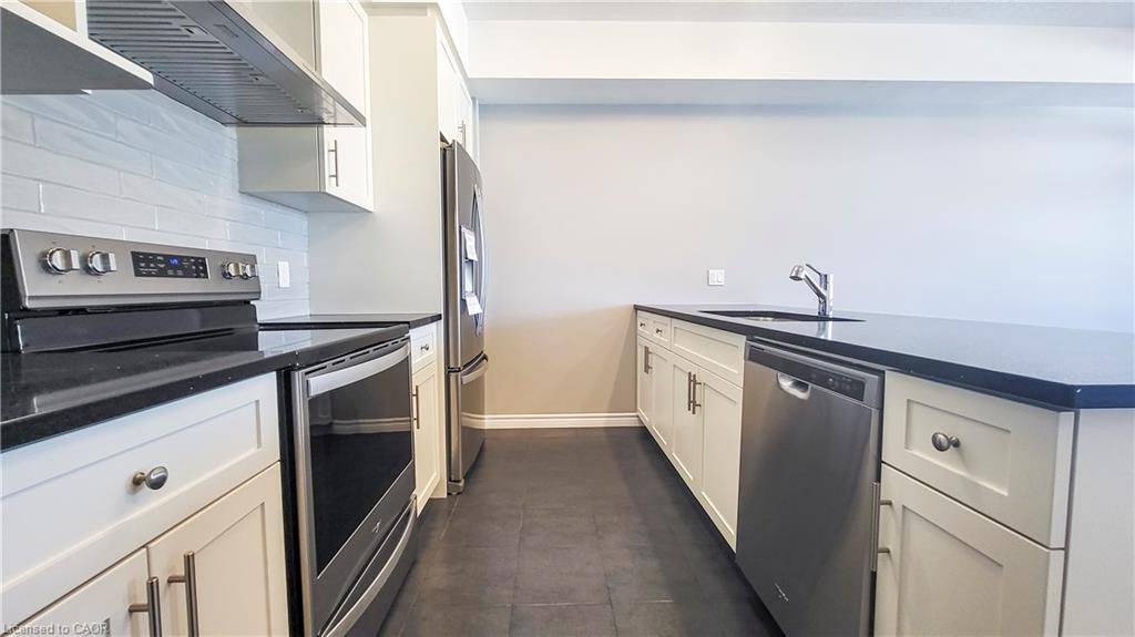 Kitchener, ON N2R 0S8,142 Oat LN