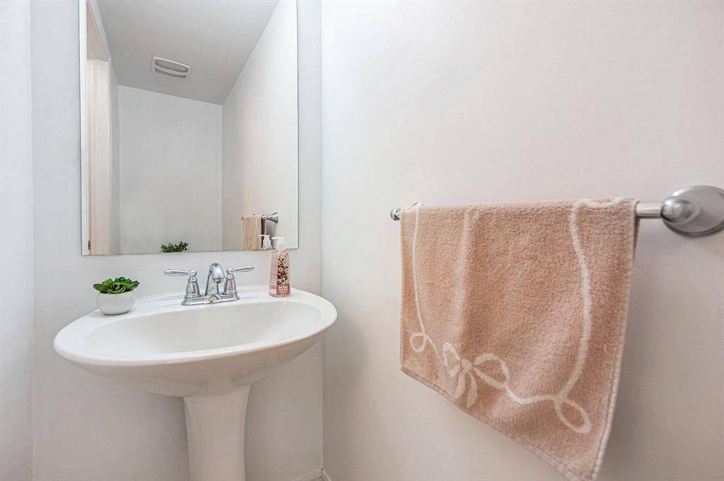 Barrhaven, ON K2J 0X4,2427 Nutgrove AVE