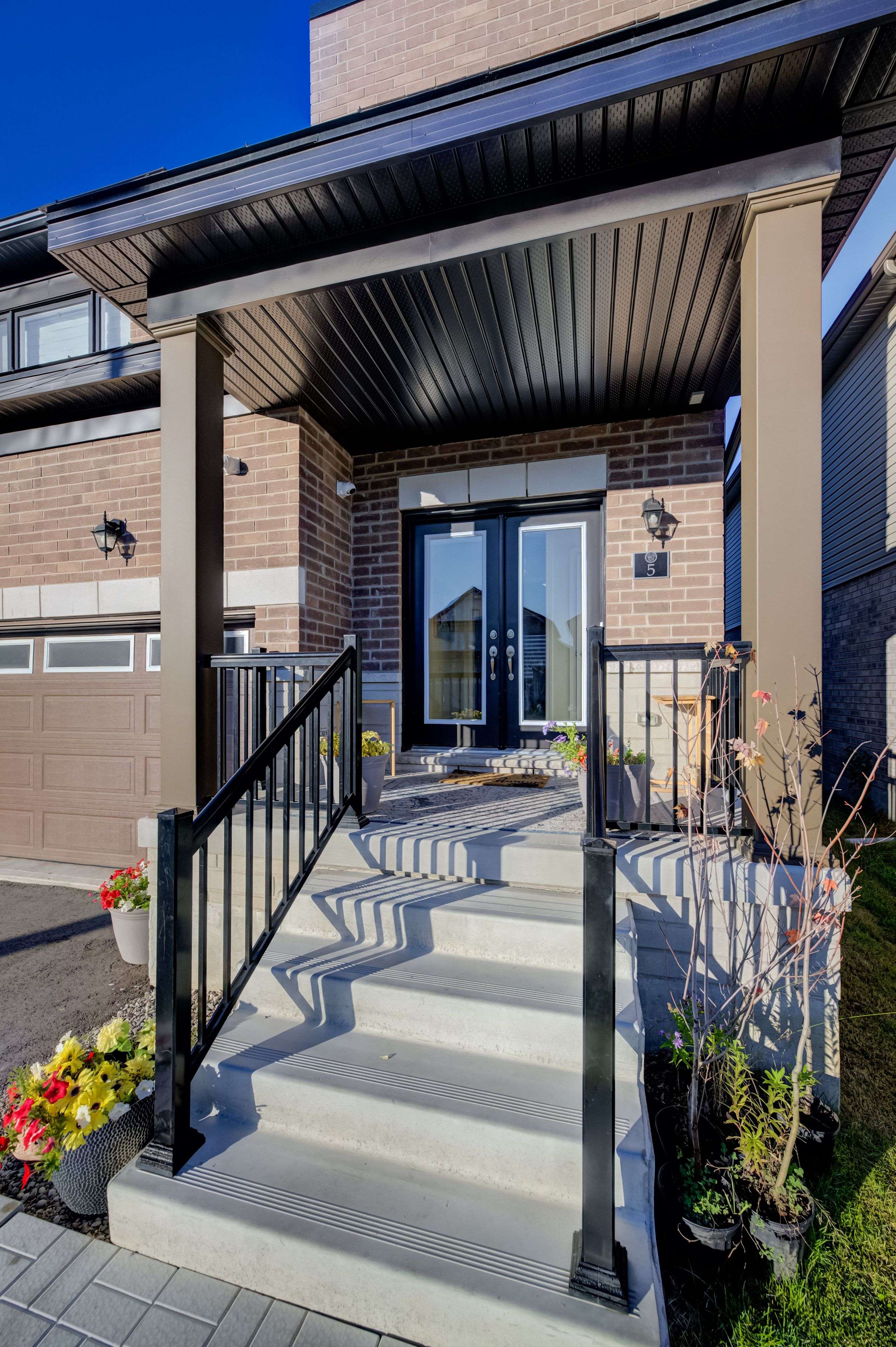 Brant, ON N3L 0M5,5 Heming ST