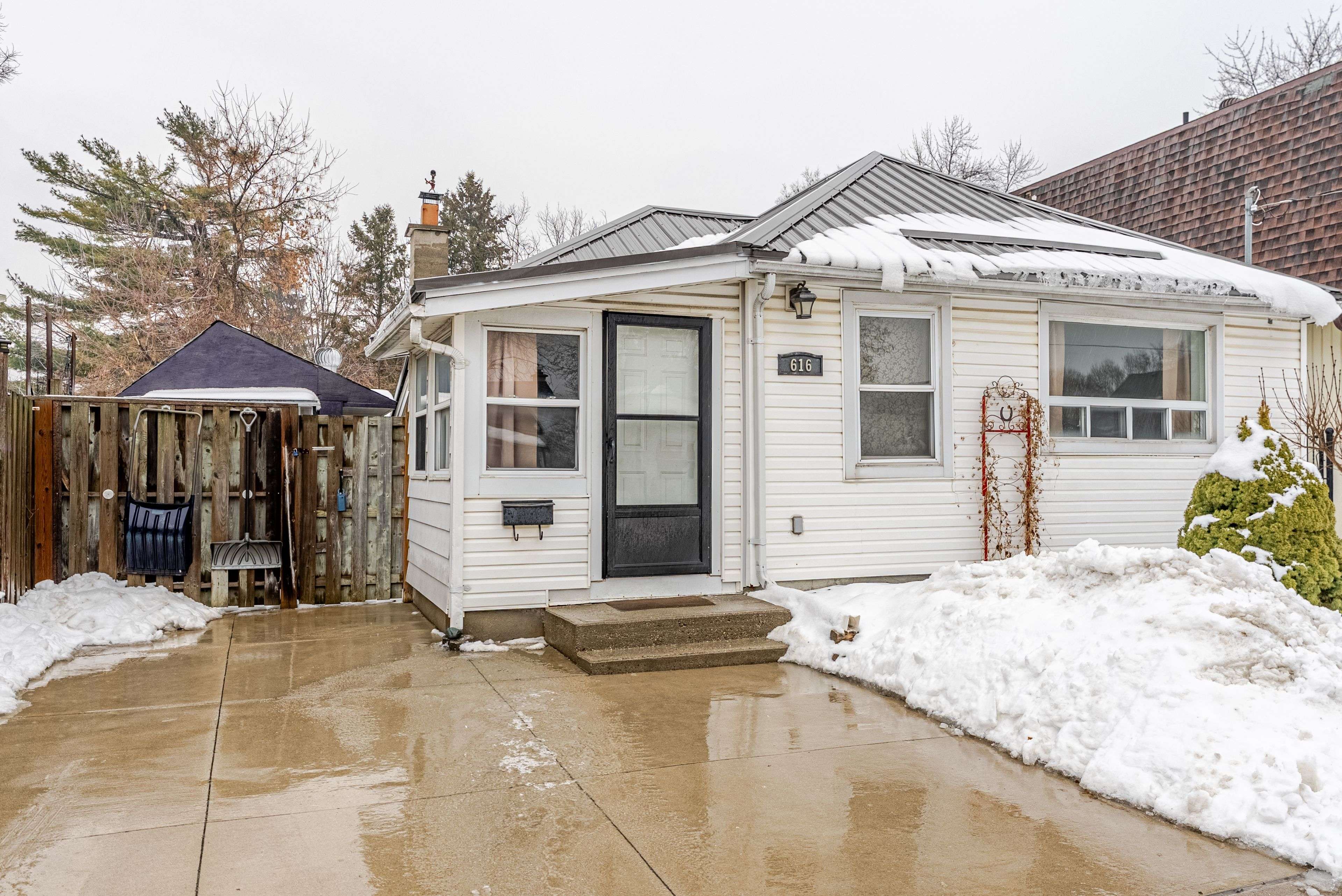 London East, ON N5Z 1L3,616 Layard ST