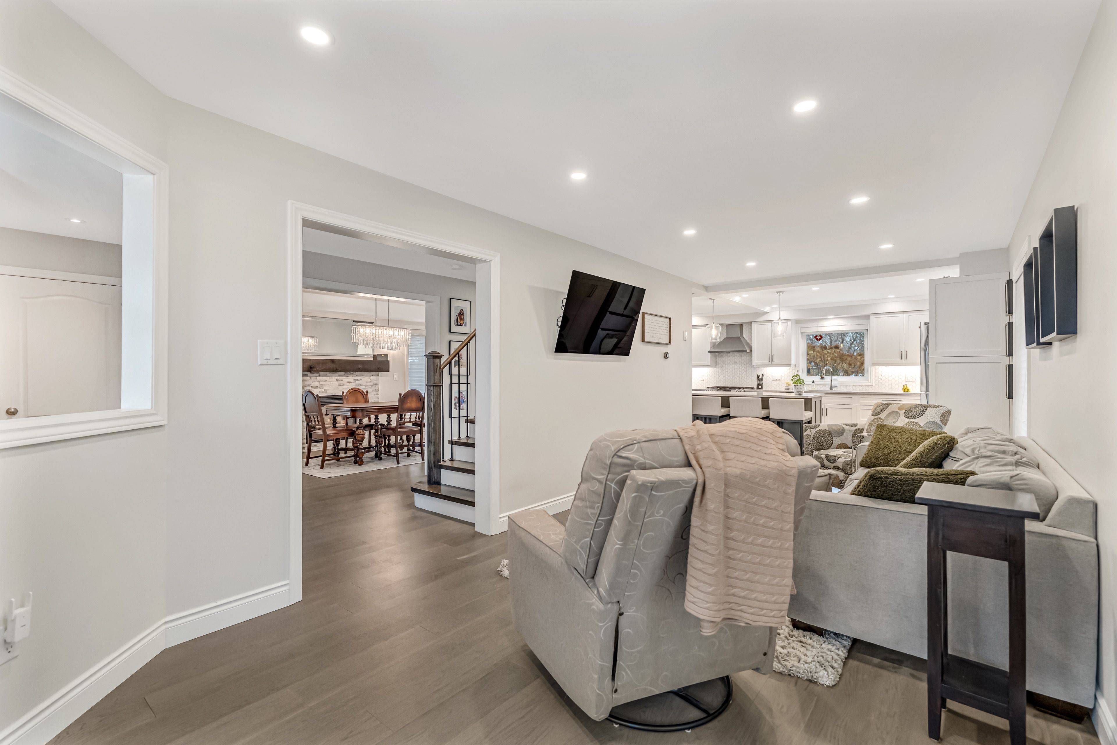 Hamilton, ON L8B 0K1,8 Keewaydin ST