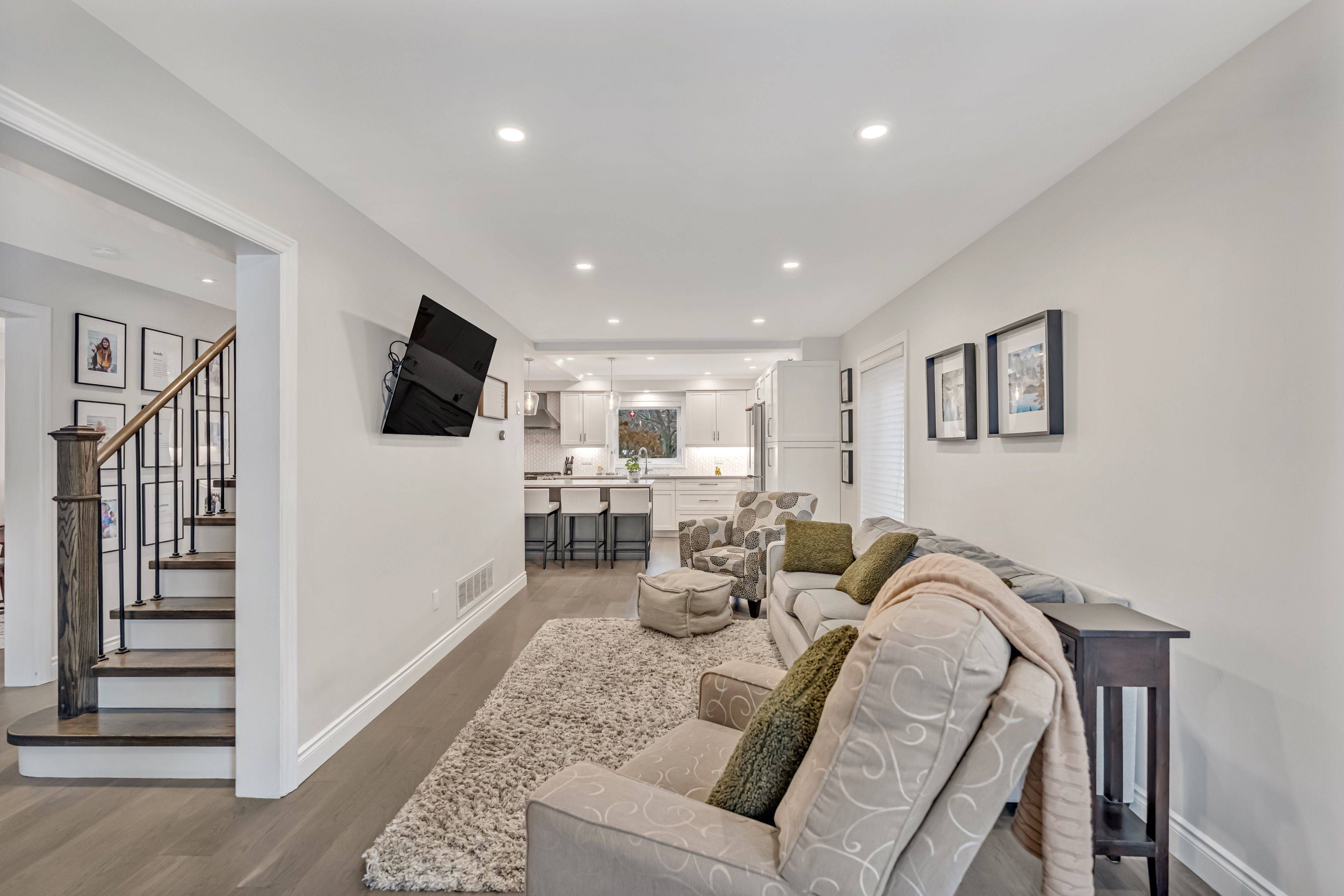 Hamilton, ON L8B 0K1,8 Keewaydin ST