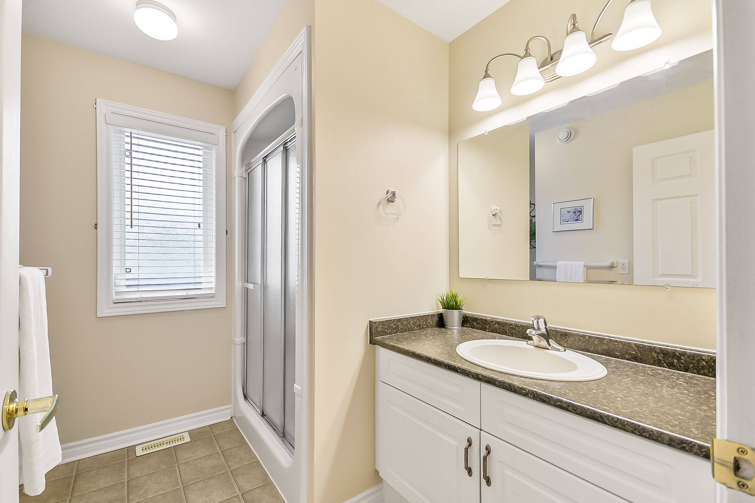 Gravenhurst, ON P1P 1Z4,136 Hedgewood LN