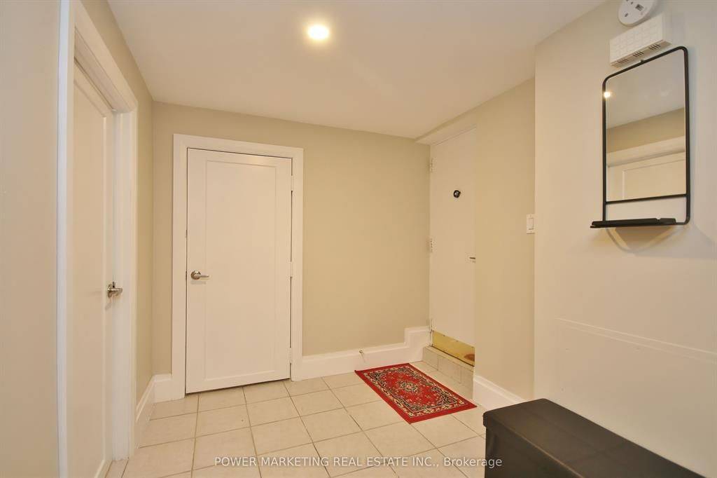 Manor Park - Cardinal Glen And Area, ON K1K 0S9,835 MONTREAL RD #A