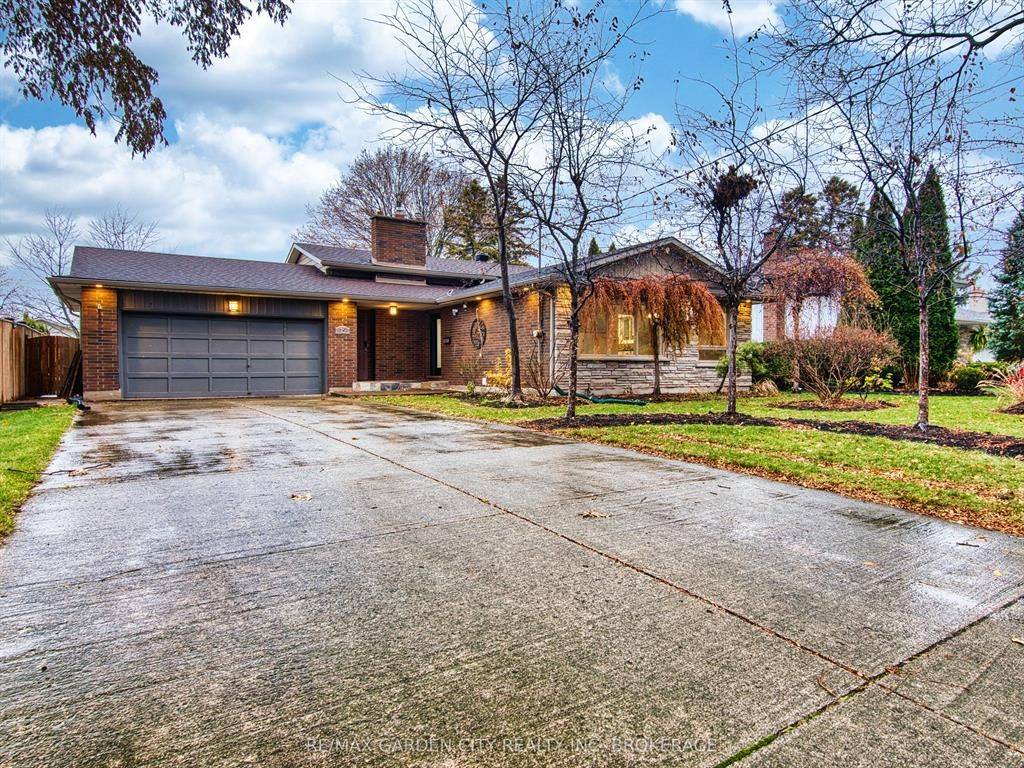 St. Catharines, ON L2N 2M8,15 Black Friars RD