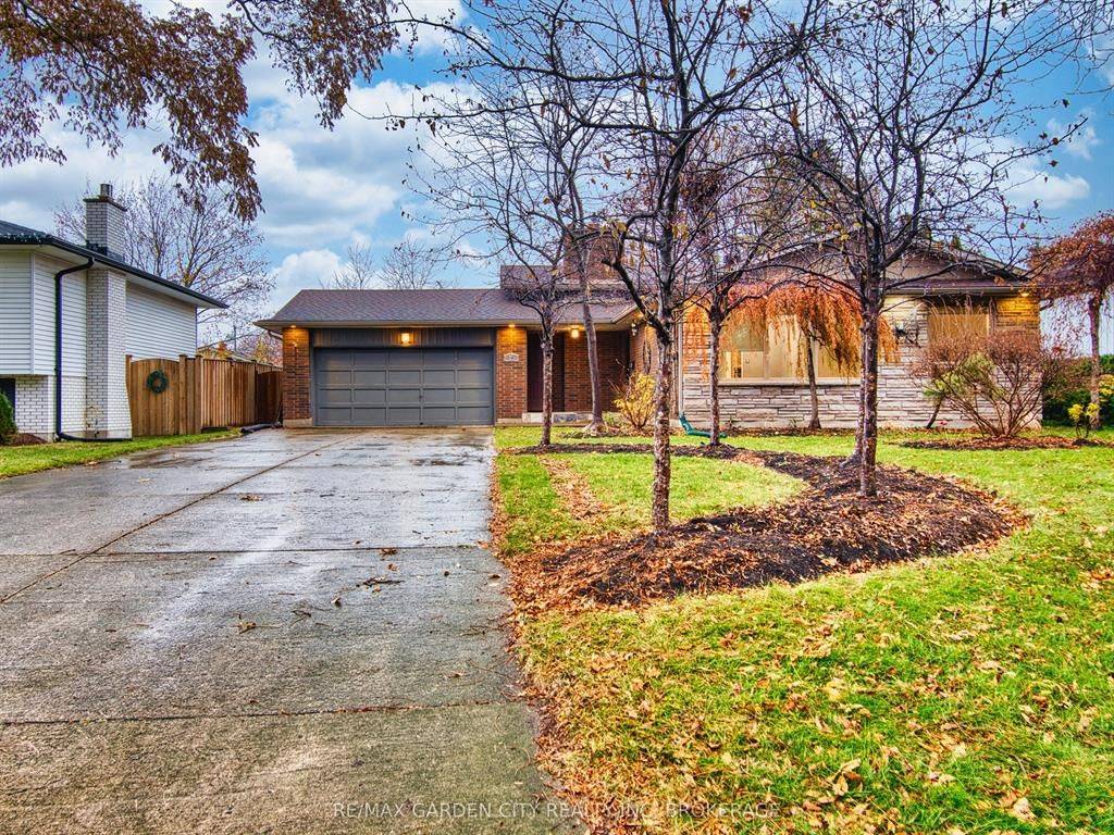 St. Catharines, ON L2N 2M8,15 Black Friars RD